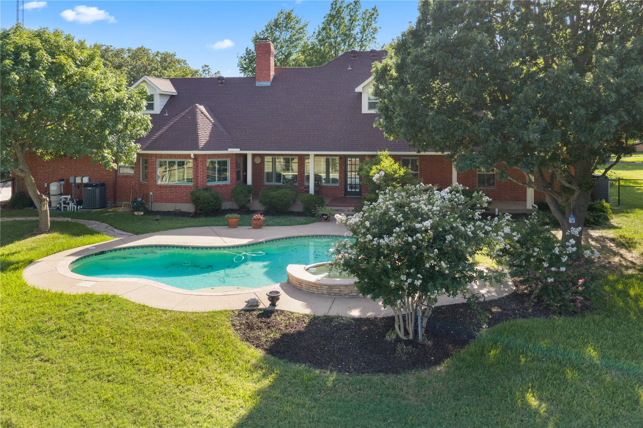 Single Family Residence For Sale in Cooke County , 200 County Road 2130, Gainesville, Texas 76240, 4 Bedrooms, 3 Bathrooms, 3 Garage spaces, 3,695 Sqft, built in 1998, Price $1,350,000, mls#21333097, Real Estate Agent in Gainesville, Homes For Sale in Cooke county, Homes For Sale in Gainesville, Realtor in Gainesville Texas, Real Estate Brokerage Independent Realty Texas, Luminita Cordes Realtor