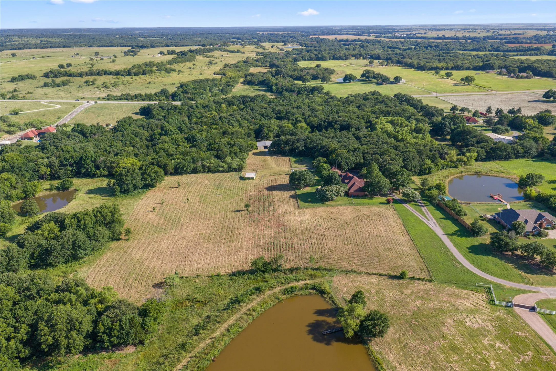 Single Family Residence For Sale in Cooke County , 200 County Road 2130, Gainesville, Texas 76240, 4 Bedrooms, 3 Bathrooms, 3 Garage spaces, 3,695 Sqft, built in 1998, Price $1,350,000, mls#21333097, Real Estate Agent in Gainesville, Homes For Sale in Cooke county, Homes For Sale in Gainesville, Realtor in Gainesville Texas, Real Estate Brokerage Independent Realty Texas, Luminita Cordes Realtor