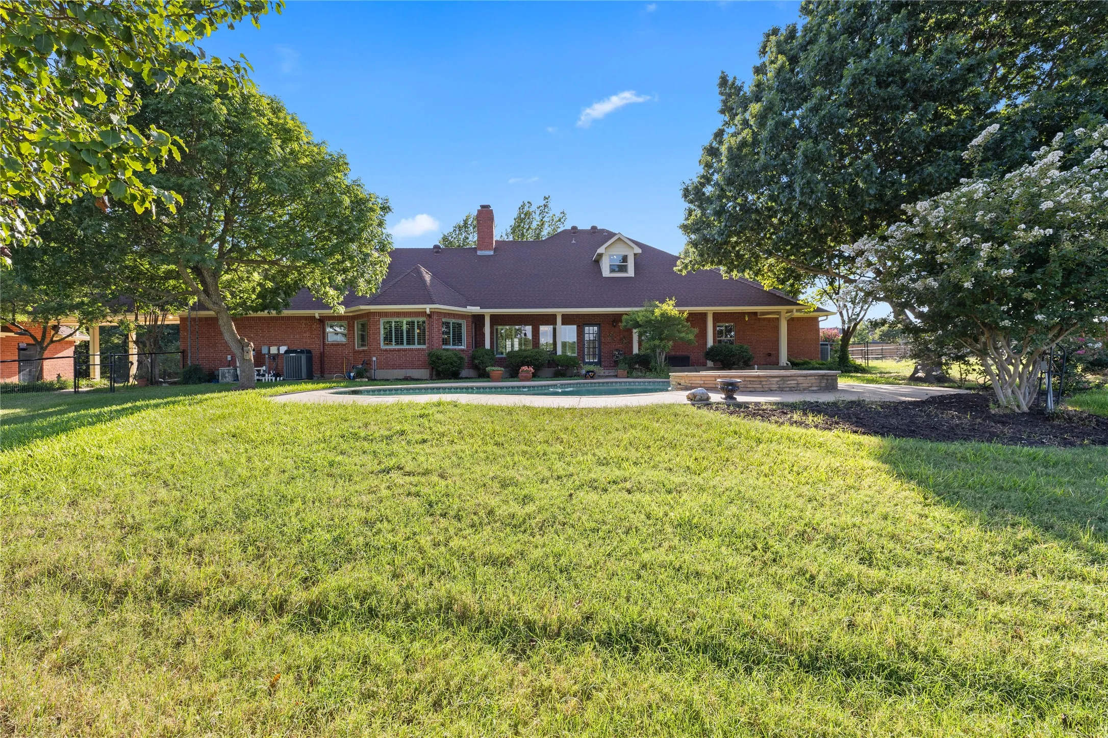 Single Family Residence For Sale in Cooke County , 200 County Road 2130, Gainesville, Texas 76240, 4 Bedrooms, 3 Bathrooms, 3 Garage spaces, 3,695 Sqft, built in 1998, Price $1,350,000, mls#21333097, Real Estate Agent in Gainesville, Homes For Sale in Cooke county, Homes For Sale in Gainesville, Realtor in Gainesville Texas, Real Estate Brokerage Independent Realty Texas, Luminita Cordes Realtor