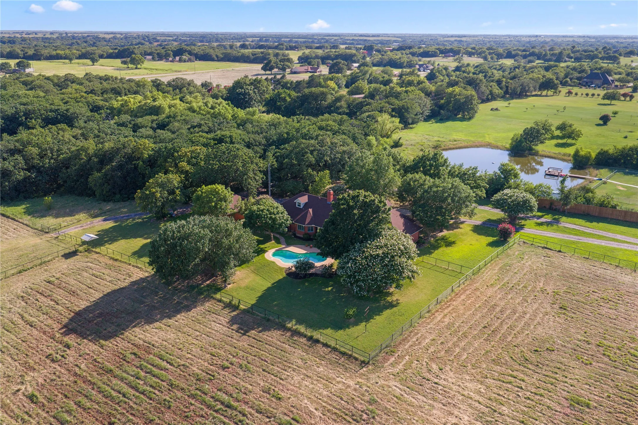 Single Family Residence For Sale in Cooke County , 200 County Road 2130, Gainesville, Texas 76240, 4 Bedrooms, 3 Bathrooms, 3 Garage spaces, 3,695 Sqft, built in 1998, Price $1,350,000, mls#21333097, Real Estate Agent in Gainesville, Homes For Sale in Cooke county, Homes For Sale in Gainesville, Realtor in Gainesville Texas, Real Estate Brokerage Independent Realty Texas, Luminita Cordes Realtor