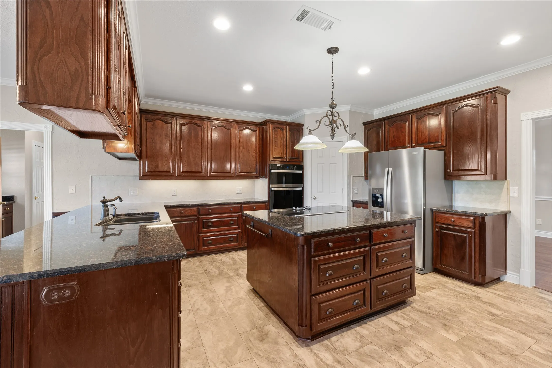 Single Family Residence For Sale in Cooke County , 200 County Road 2130, Gainesville, Texas 76240, 4 Bedrooms, 3 Bathrooms, 3 Garage spaces, 3,695 Sqft, built in 1998, Price $1,350,000, mls#21333097, Real Estate Agent in Gainesville, Homes For Sale in Cooke county, Homes For Sale in Gainesville, Realtor in Gainesville Texas, Real Estate Brokerage Independent Realty Texas, Luminita Cordes Realtor