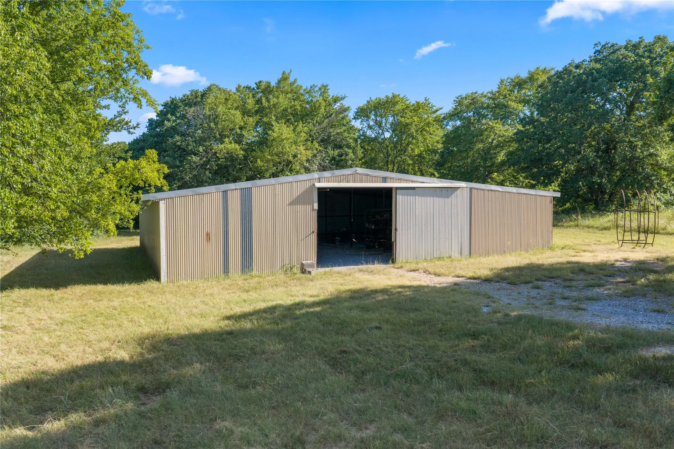 Single Family Residence For Sale in Cooke County , 200 County Road 2130, Gainesville, Texas 76240, 4 Bedrooms, 3 Bathrooms, 3 Garage spaces, 3,695 Sqft, built in 1998, Price $1,350,000, mls#21333097, Real Estate Agent in Gainesville, Homes For Sale in Cooke county, Homes For Sale in Gainesville, Realtor in Gainesville Texas, Real Estate Brokerage Independent Realty Texas, Luminita Cordes Realtor