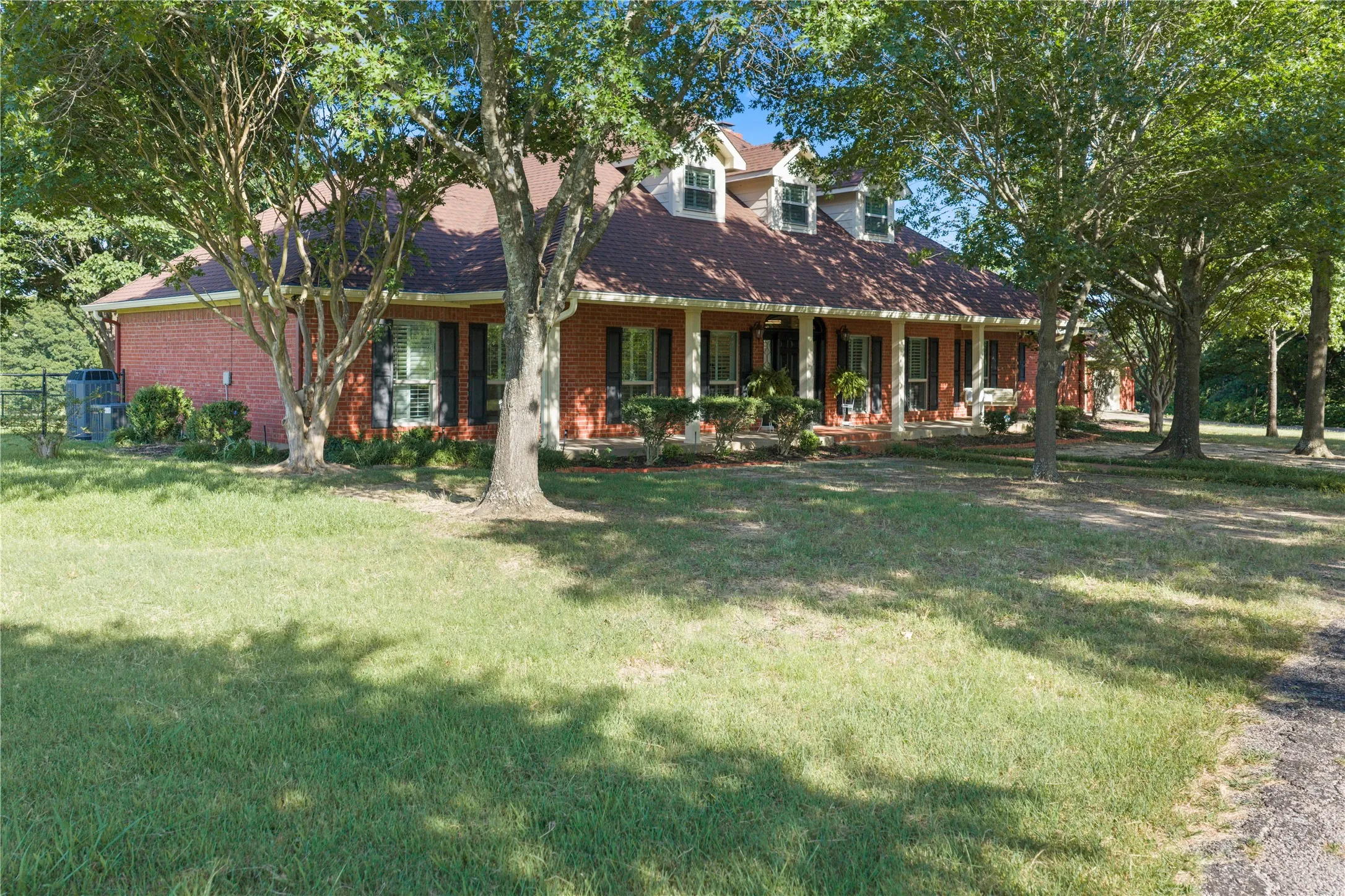Single Family Residence For Sale in Cooke County , 200 County Road 2130, Gainesville, Texas 76240, 4 Bedrooms, 3 Bathrooms, 3 Garage spaces, 3,695 Sqft, built in 1998, Price $1,350,000, mls#21333097, Real Estate Agent in Gainesville, Homes For Sale in Cooke county, Homes For Sale in Gainesville, Realtor in Gainesville Texas, Real Estate Brokerage Independent Realty Texas, Luminita Cordes Realtor