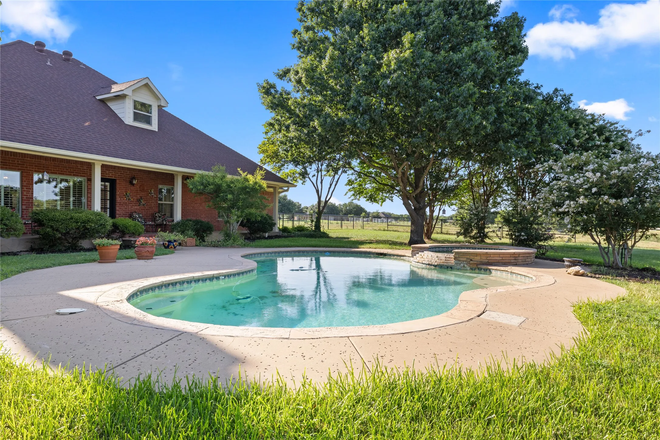 Single Family Residence For Sale in Cooke County , 200 County Road 2130, Gainesville, Texas 76240, 4 Bedrooms, 3 Bathrooms, 3 Garage spaces, 3,695 Sqft, built in 1998, Price $1,350,000, mls#21333097, Real Estate Agent in Gainesville, Homes For Sale in Cooke county, Homes For Sale in Gainesville, Realtor in Gainesville Texas, Real Estate Brokerage Independent Realty Texas, Luminita Cordes Realtor