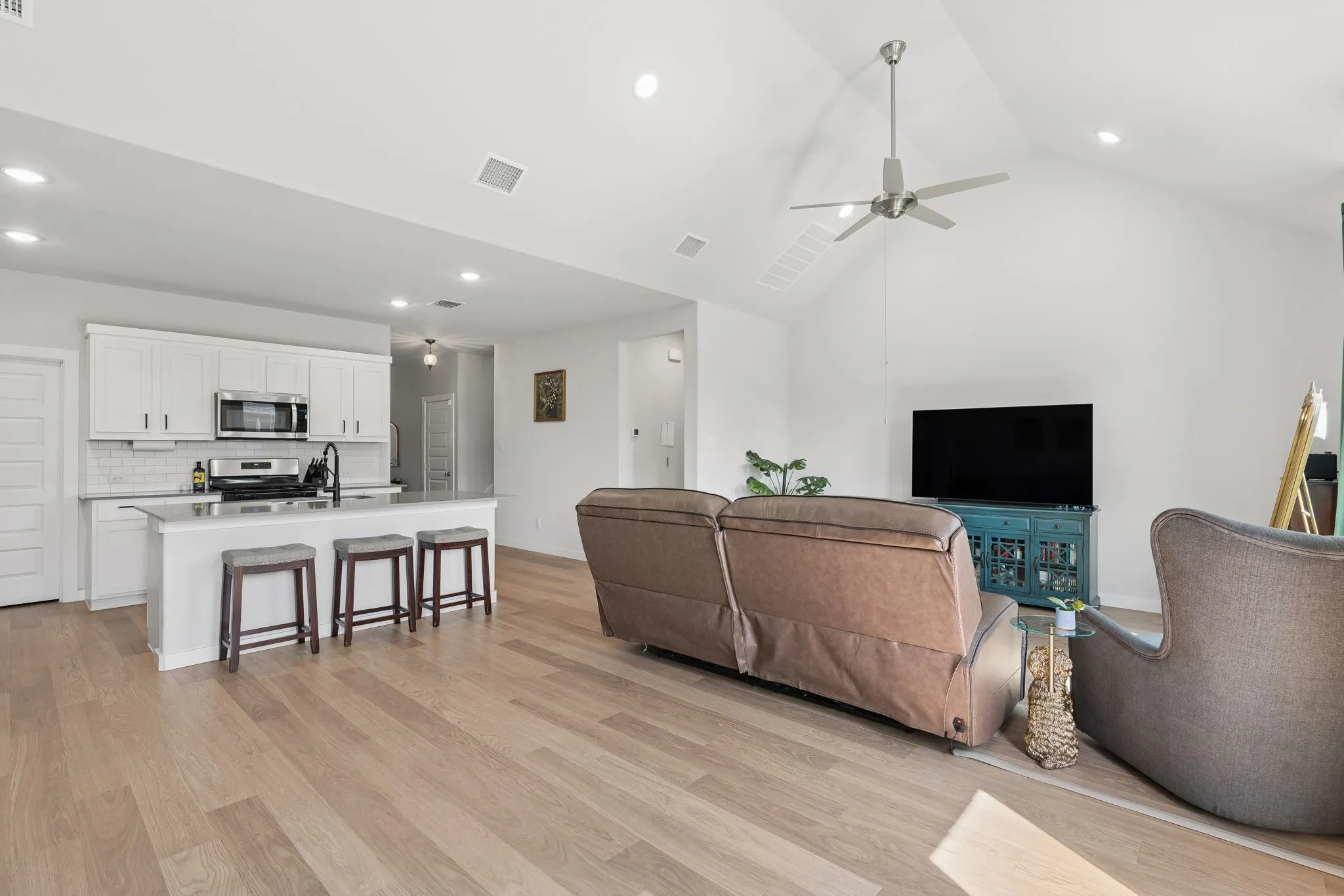 Single Family Residence For Sale in Dallas County , 2123 Pedigree Lane, Seagoville, Texas 75159, 5 Bedroom, 4 Bathroom, 2 Garage spaces, 2,682 Sqft, built in 2024, mls#21345196, Real Estate Agent in Seagoville, Homes For Sale in Dallas county, Homes For Sale in Seagoville, Realtor in Seagoville Texas, Real Estate Brokerage Independent Realty Texas, Luminita Cordes Realtor