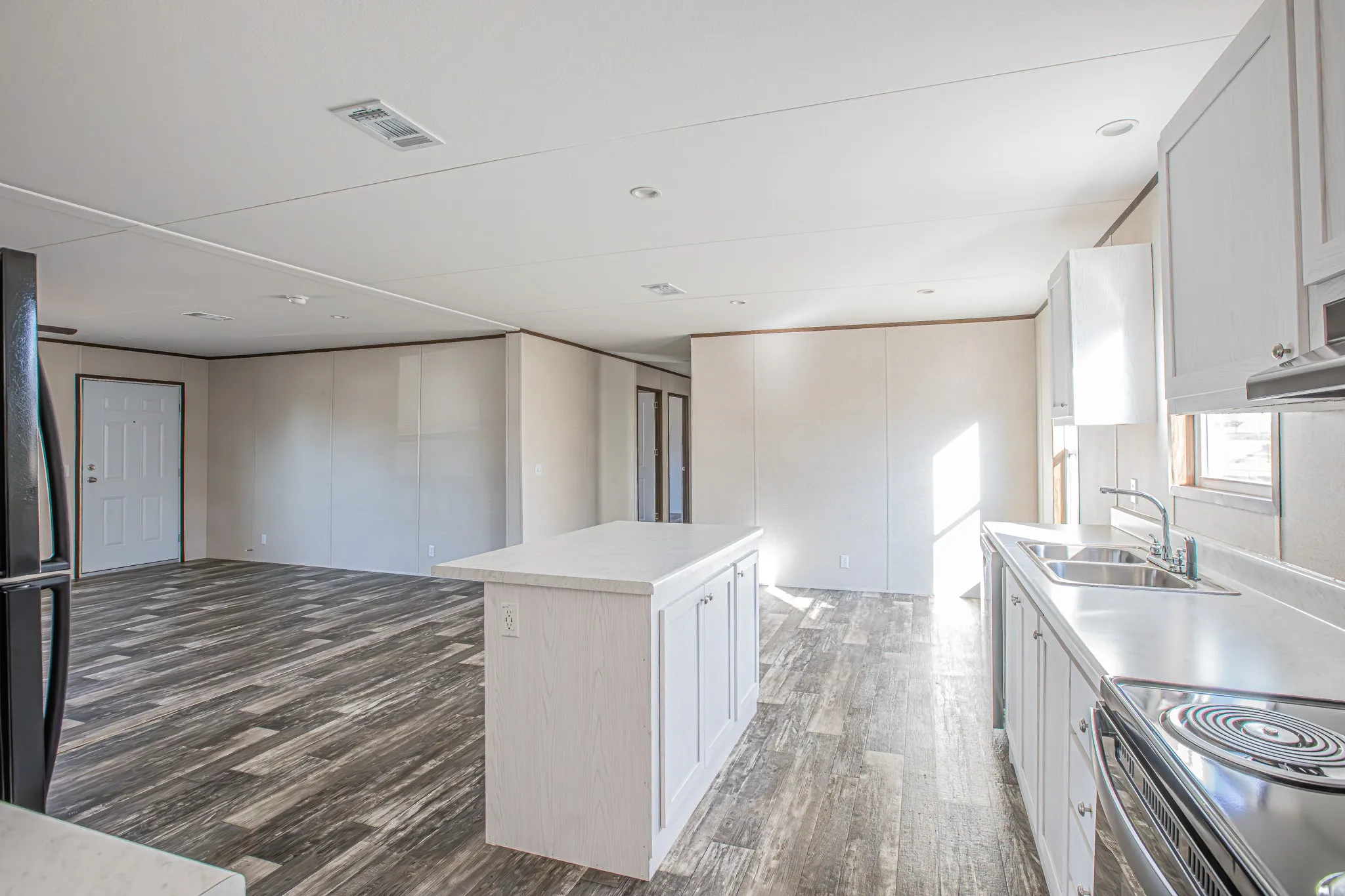 Mobile Home For Sale in Parker County , 101 Kelly Court, Azle, Texas 76020, 4 Bedroom, 2 Bathroom, Garage spaces, 1,680 Sqft, built in 2024, mls#21342813, Real Estate Agent in Azle, Homes For Sale in Parker county, Homes For Sale in Azle, Realtor in Azle Texas, Real Estate Brokerage Independent Realty Texas, Luminita Cordes Realtor