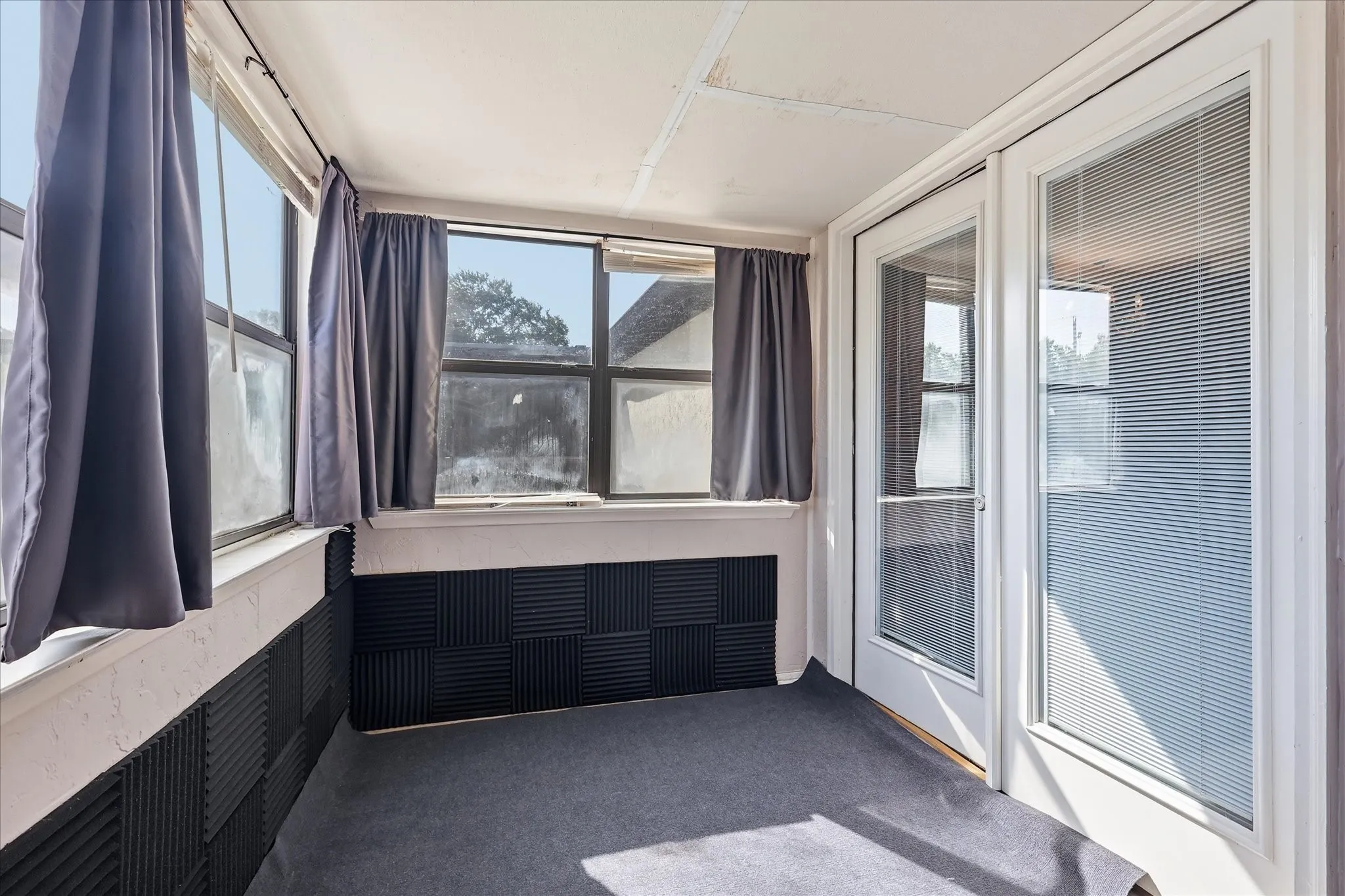 Townhouse For Sale in Tarrant County , 981 Chateau Valee Circle, Bedford, Texas 76022, 3 Bedroom, 4 Bathroom, Garage spaces, 2,029 Sqft, built in 1972, mls#21334457, Real Estate Agent in Bedford, Homes For Sale in Tarrant county, Homes For Sale in Bedford, Realtor in Bedford Texas, Real Estate Brokerage Independent Realty Texas, Luminita Cordes Realtor