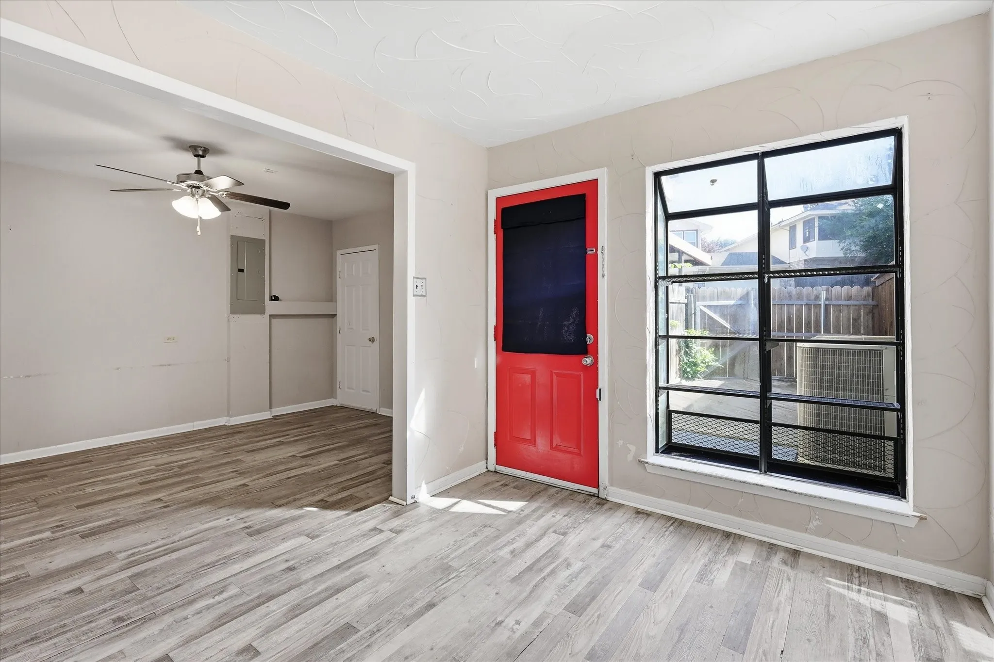 Townhouse For Sale in Tarrant County , 981 Chateau Valee Circle, Bedford, Texas 76022, 3 Bedroom, 4 Bathroom, Garage spaces, 2,029 Sqft, built in 1972, mls#21334457, Real Estate Agent in Bedford, Homes For Sale in Tarrant county, Homes For Sale in Bedford, Realtor in Bedford Texas, Real Estate Brokerage Independent Realty Texas, Luminita Cordes Realtor