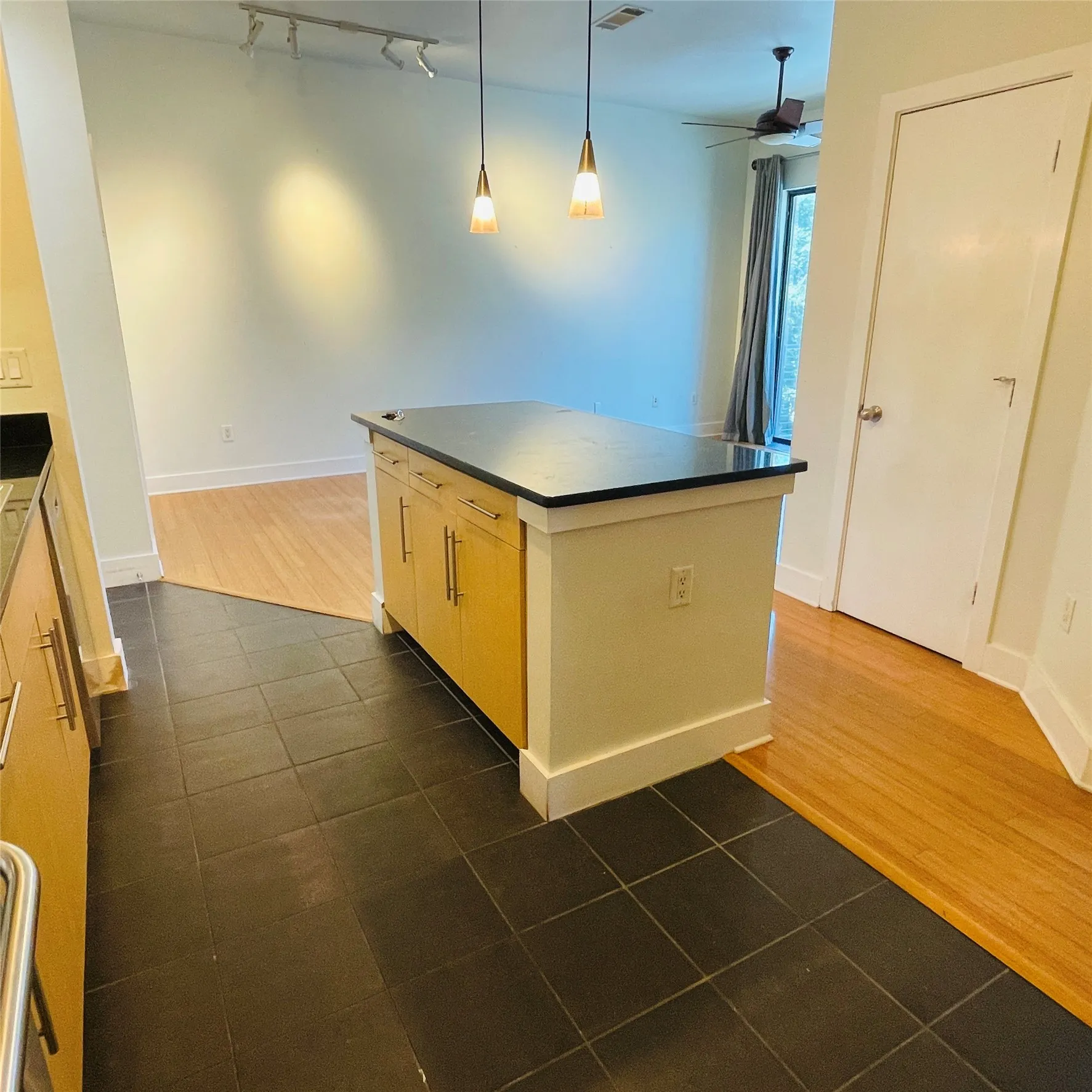 Condominium For Rent in Dallas County , 4605 Cedar Springs Road, Dallas, Texas 75219, 1 Bedroom, 1 Bathroom, Garage spaces, 657 Sqft, built in 2005, mls#21345202, Real Estate Agent in Dallas, Homes For Rent in Dallas county, Homes For Rent in Dallas, Realtor in Dallas Texas, Real Estate Brokerage Independent Realty Texas, Luminita Cordes Realtor