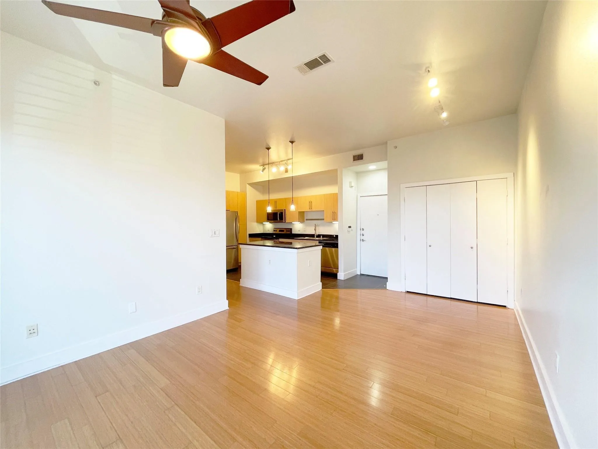 Condominium For Rent in Dallas County , 4605 Cedar Springs Road, Dallas, Texas 75219, 1 Bedroom, 1 Bathroom, Garage spaces, 657 Sqft, built in 2005, mls#21345202, Real Estate Agent in Dallas, Homes For Rent in Dallas county, Homes For Rent in Dallas, Realtor in Dallas Texas, Real Estate Brokerage Independent Realty Texas, Luminita Cordes Realtor