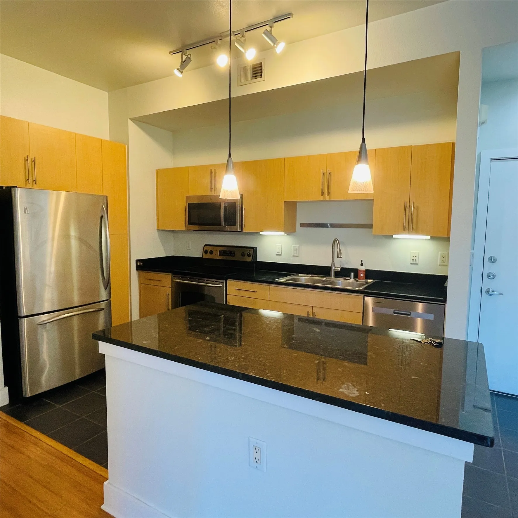 Condominium For Rent in Dallas County , 4605 Cedar Springs Road, Dallas, Texas 75219, 1 Bedroom, 1 Bathroom, Garage spaces, 657 Sqft, built in 2005, mls#21345202, Real Estate Agent in Dallas, Homes For Rent in Dallas county, Homes For Rent in Dallas, Realtor in Dallas Texas, Real Estate Brokerage Independent Realty Texas, Luminita Cordes Realtor