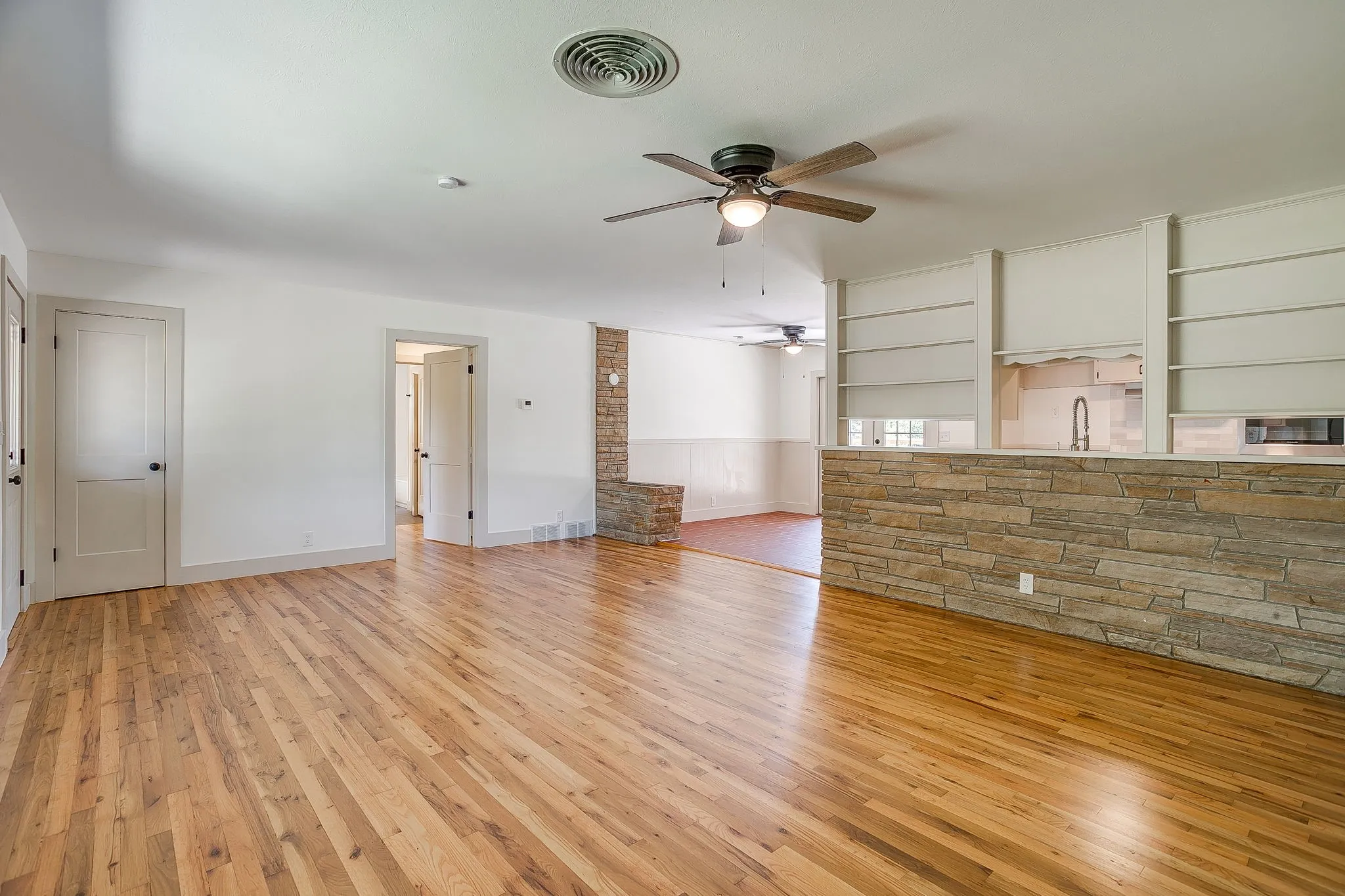 Single Family Residence For Sale in Tarrant County , 6301 Greenfield Road, Fort Worth, Texas 76135, 4 Bedroom, 2 Bathroom, Garage spaces, 2,539 Sqft, built in 1954, mls#21342424, Real Estate Agent in Fort Worth, Homes For Sale in Tarrant county, Homes For Sale in Fort Worth, Realtor in Fort Worth Texas, Real Estate Brokerage Independent Realty Texas, Luminita Cordes Realtor
