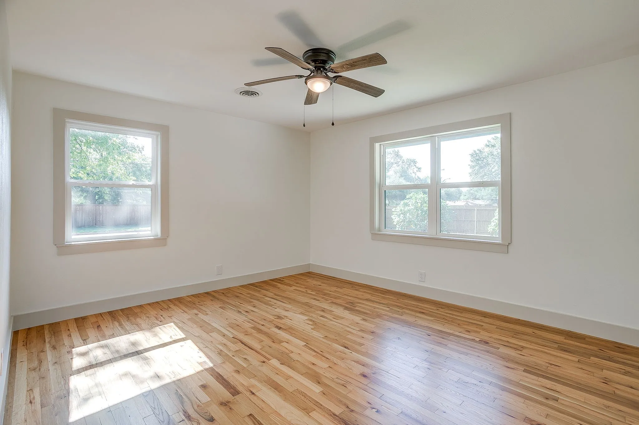 Single Family Residence For Sale in Tarrant County , 6301 Greenfield Road, Fort Worth, Texas 76135, 4 Bedroom, 2 Bathroom, Garage spaces, 2,539 Sqft, built in 1954, mls#21342424, Real Estate Agent in Fort Worth, Homes For Sale in Tarrant county, Homes For Sale in Fort Worth, Realtor in Fort Worth Texas, Real Estate Brokerage Independent Realty Texas, Luminita Cordes Realtor