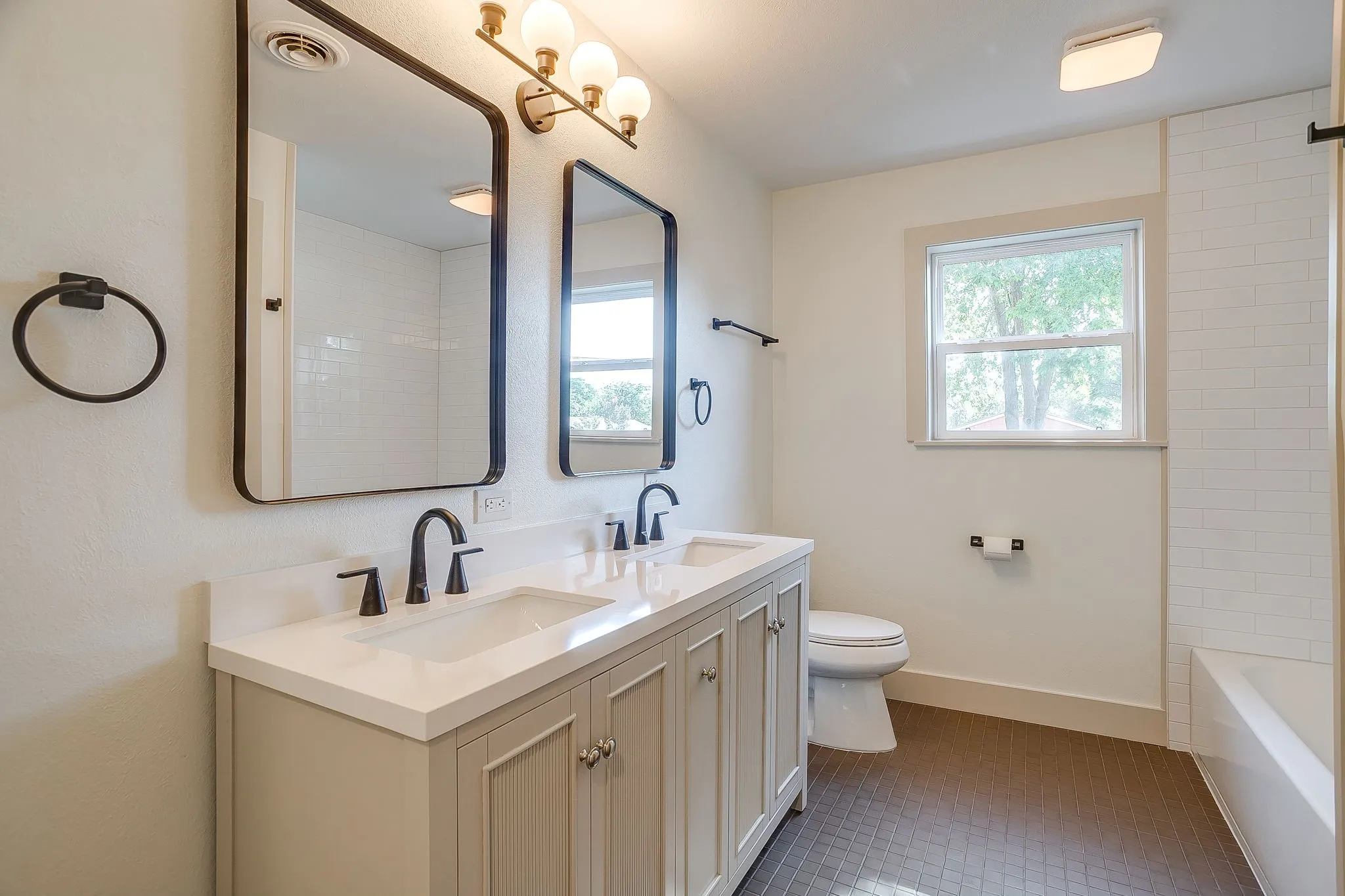 Single Family Residence For Sale in Tarrant County , 6301 Greenfield Road, Fort Worth, Texas 76135, 4 Bedroom, 2 Bathroom, Garage spaces, 2,539 Sqft, built in 1954, mls#21342424, Real Estate Agent in Fort Worth, Homes For Sale in Tarrant county, Homes For Sale in Fort Worth, Realtor in Fort Worth Texas, Real Estate Brokerage Independent Realty Texas, Luminita Cordes Realtor