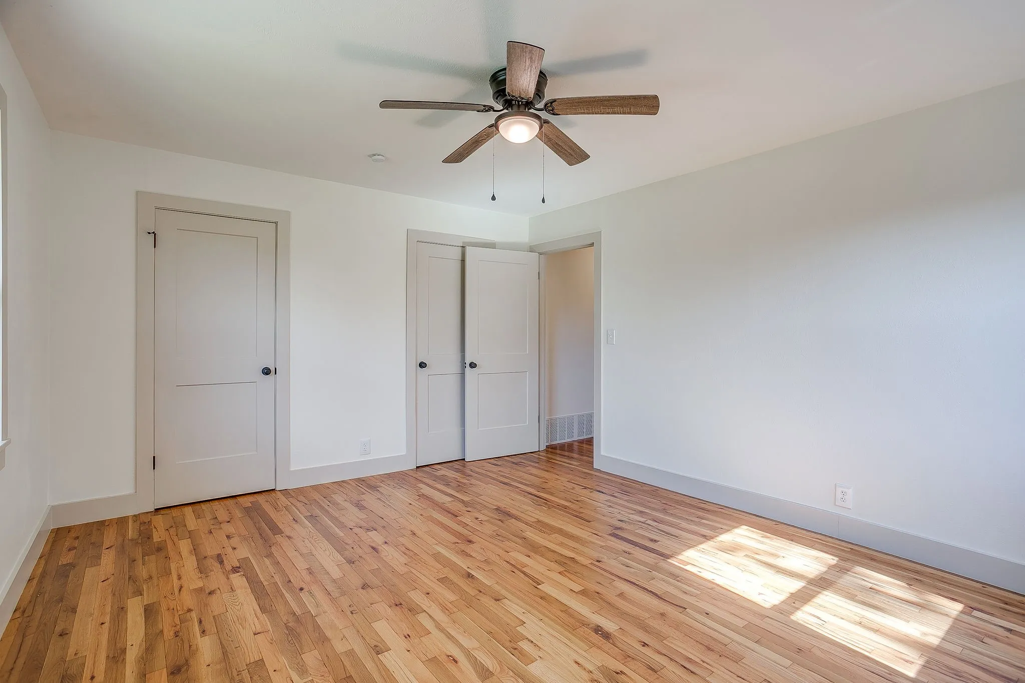 Single Family Residence For Sale in Tarrant County , 6301 Greenfield Road, Fort Worth, Texas 76135, 4 Bedroom, 2 Bathroom, Garage spaces, 2,539 Sqft, built in 1954, mls#21342424, Real Estate Agent in Fort Worth, Homes For Sale in Tarrant county, Homes For Sale in Fort Worth, Realtor in Fort Worth Texas, Real Estate Brokerage Independent Realty Texas, Luminita Cordes Realtor