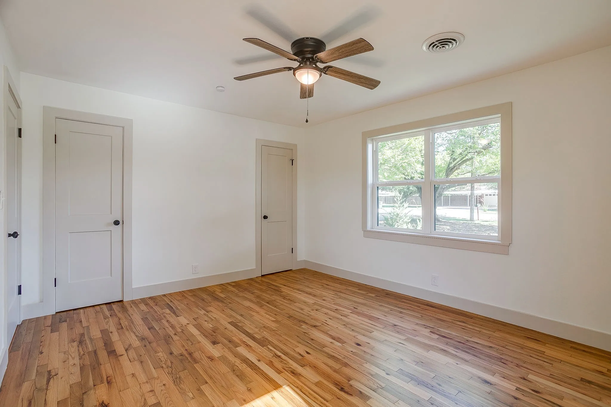 Single Family Residence For Sale in Tarrant County , 6301 Greenfield Road, Fort Worth, Texas 76135, 4 Bedroom, 2 Bathroom, Garage spaces, 2,539 Sqft, built in 1954, mls#21342424, Real Estate Agent in Fort Worth, Homes For Sale in Tarrant county, Homes For Sale in Fort Worth, Realtor in Fort Worth Texas, Real Estate Brokerage Independent Realty Texas, Luminita Cordes Realtor