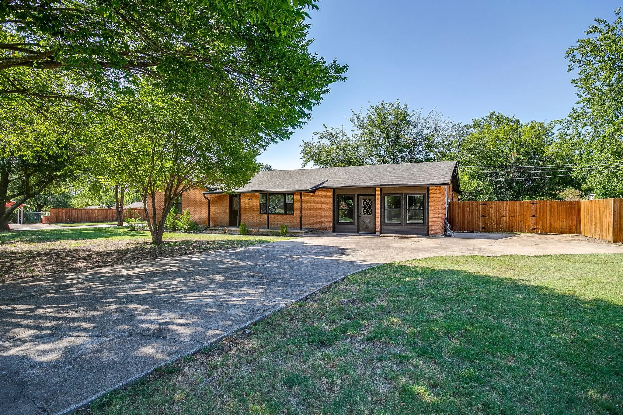 Single Family Residence For Sale in Tarrant County , 6301 Greenfield Road, Fort Worth, Texas 76135, 4 Bedroom, 2 Bathroom, Garage spaces, 2,539 Sqft, built in 1954, mls#21342424, Real Estate Agent in Fort Worth, Homes For Sale in Tarrant county, Homes For Sale in Fort Worth, Realtor in Fort Worth Texas, Real Estate Brokerage Independent Realty Texas, Luminita Cordes Realtor