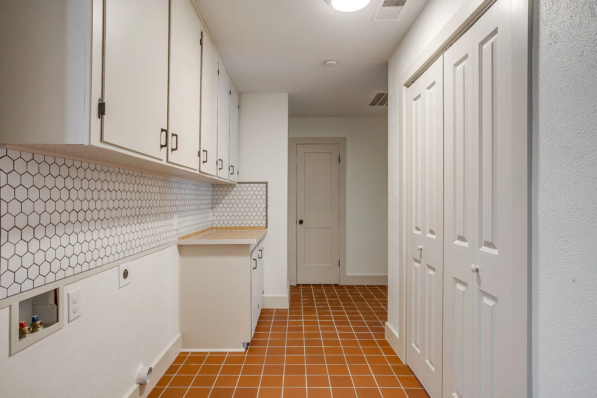 Single Family Residence For Sale in Tarrant County , 6301 Greenfield Road, Fort Worth, Texas 76135, 4 Bedroom, 2 Bathroom, Garage spaces, 2,539 Sqft, built in 1954, mls#21342424, Real Estate Agent in Fort Worth, Homes For Sale in Tarrant county, Homes For Sale in Fort Worth, Realtor in Fort Worth Texas, Real Estate Brokerage Independent Realty Texas, Luminita Cordes Realtor