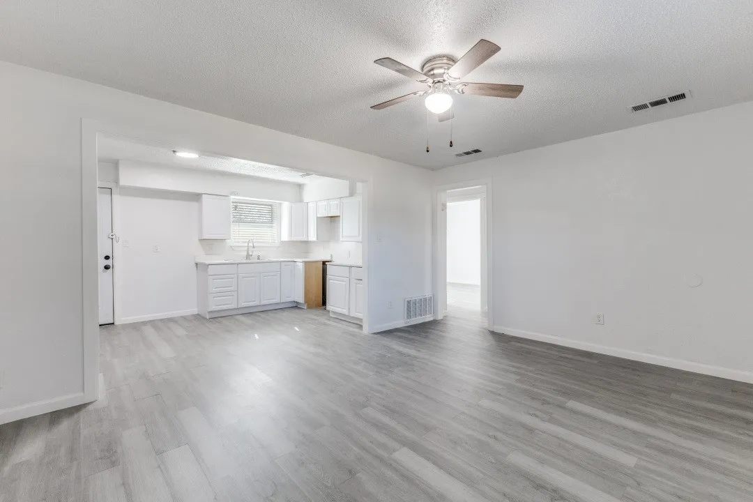 Single Family Residence For Sale in Dallas County , 12900 Quail Drive, Balch Springs, Texas 75180, 3 Bedroom, 3 Bathroom, Garage spaces, 1,312 Sqft, built in 1958, mls#21345210, Real Estate Agent in Balch Springs, Homes For Sale in Dallas county, Homes For Sale in Balch Springs, Realtor in Balch Springs Texas, Real Estate Brokerage Independent Realty Texas, Luminita Cordes Realtor