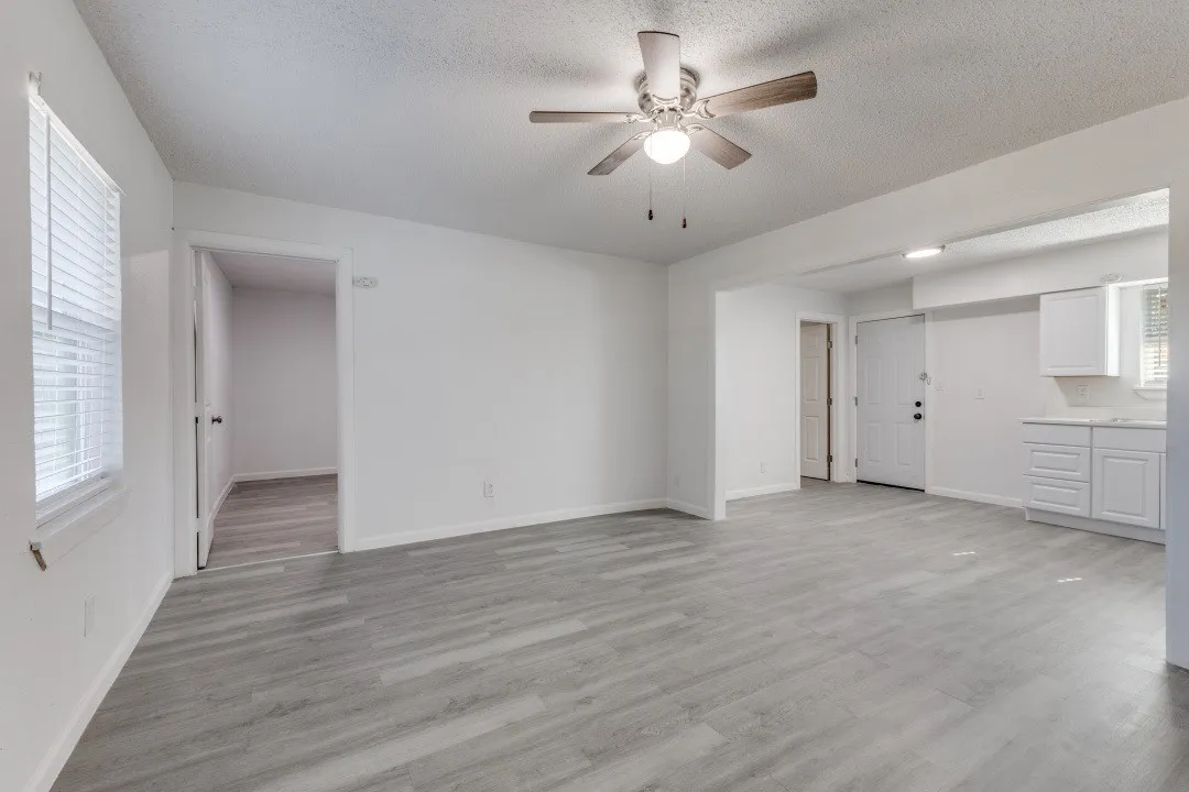 Single Family Residence For Sale in Dallas County , 12900 Quail Drive, Balch Springs, Texas 75180, 3 Bedroom, 3 Bathroom, Garage spaces, 1,312 Sqft, built in 1958, mls#21345210, Real Estate Agent in Balch Springs, Homes For Sale in Dallas county, Homes For Sale in Balch Springs, Realtor in Balch Springs Texas, Real Estate Brokerage Independent Realty Texas, Luminita Cordes Realtor