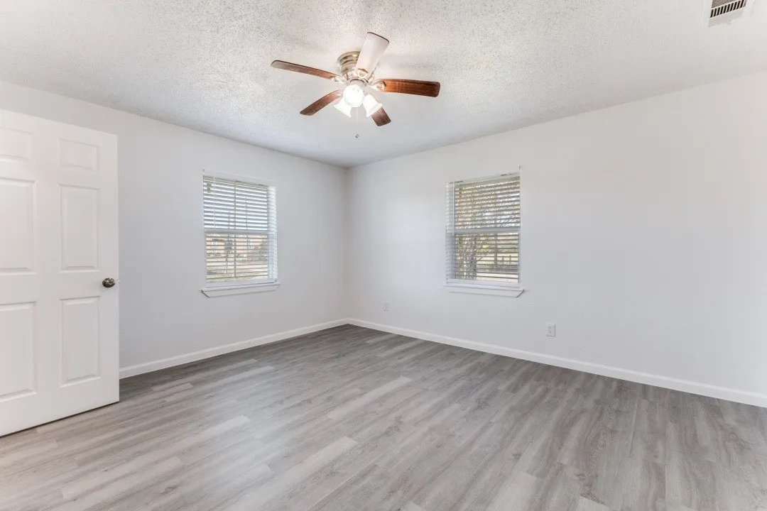 Single Family Residence For Sale in Dallas County , 12900 Quail Drive, Balch Springs, Texas 75180, 3 Bedroom, 3 Bathroom, Garage spaces, 1,312 Sqft, built in 1958, mls#21345210, Real Estate Agent in Balch Springs, Homes For Sale in Dallas county, Homes For Sale in Balch Springs, Realtor in Balch Springs Texas, Real Estate Brokerage Independent Realty Texas, Luminita Cordes Realtor