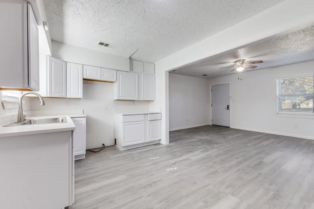 Single Family Residence For Sale in Dallas County , 12900 Quail Drive, Balch Springs, Texas 75180, 3 Bedroom, 3 Bathroom, Garage spaces, 1,312 Sqft, built in 1958, mls#21345210, Real Estate Agent in Balch Springs, Homes For Sale in Dallas county, Homes For Sale in Balch Springs, Realtor in Balch Springs Texas, Real Estate Brokerage Independent Realty Texas, Luminita Cordes Realtor