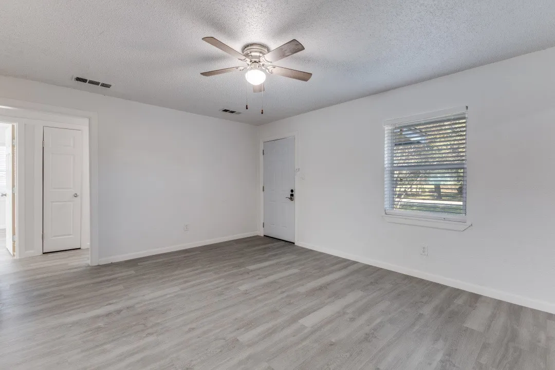 Single Family Residence For Sale in Dallas County , 12900 Quail Drive, Balch Springs, Texas 75180, 3 Bedroom, 3 Bathroom, Garage spaces, 1,312 Sqft, built in 1958, mls#21345210, Real Estate Agent in Balch Springs, Homes For Sale in Dallas county, Homes For Sale in Balch Springs, Realtor in Balch Springs Texas, Real Estate Brokerage Independent Realty Texas, Luminita Cordes Realtor