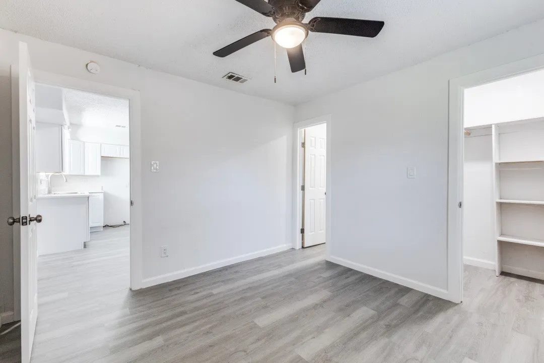 Single Family Residence For Sale in Dallas County , 12900 Quail Drive, Balch Springs, Texas 75180, 3 Bedroom, 3 Bathroom, Garage spaces, 1,312 Sqft, built in 1958, mls#21345210, Real Estate Agent in Balch Springs, Homes For Sale in Dallas county, Homes For Sale in Balch Springs, Realtor in Balch Springs Texas, Real Estate Brokerage Independent Realty Texas, Luminita Cordes Realtor