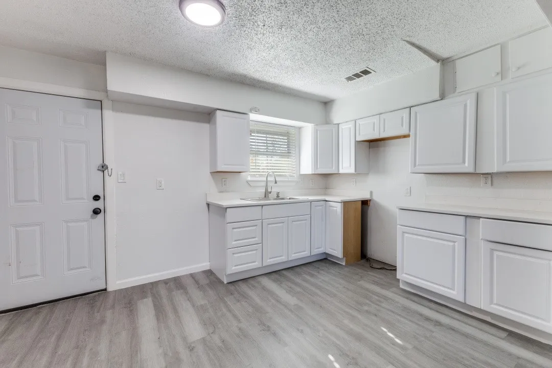 Single Family Residence For Sale in Dallas County , 12900 Quail Drive, Balch Springs, Texas 75180, 3 Bedroom, 3 Bathroom, Garage spaces, 1,312 Sqft, built in 1958, mls#21345210, Real Estate Agent in Balch Springs, Homes For Sale in Dallas county, Homes For Sale in Balch Springs, Realtor in Balch Springs Texas, Real Estate Brokerage Independent Realty Texas, Luminita Cordes Realtor