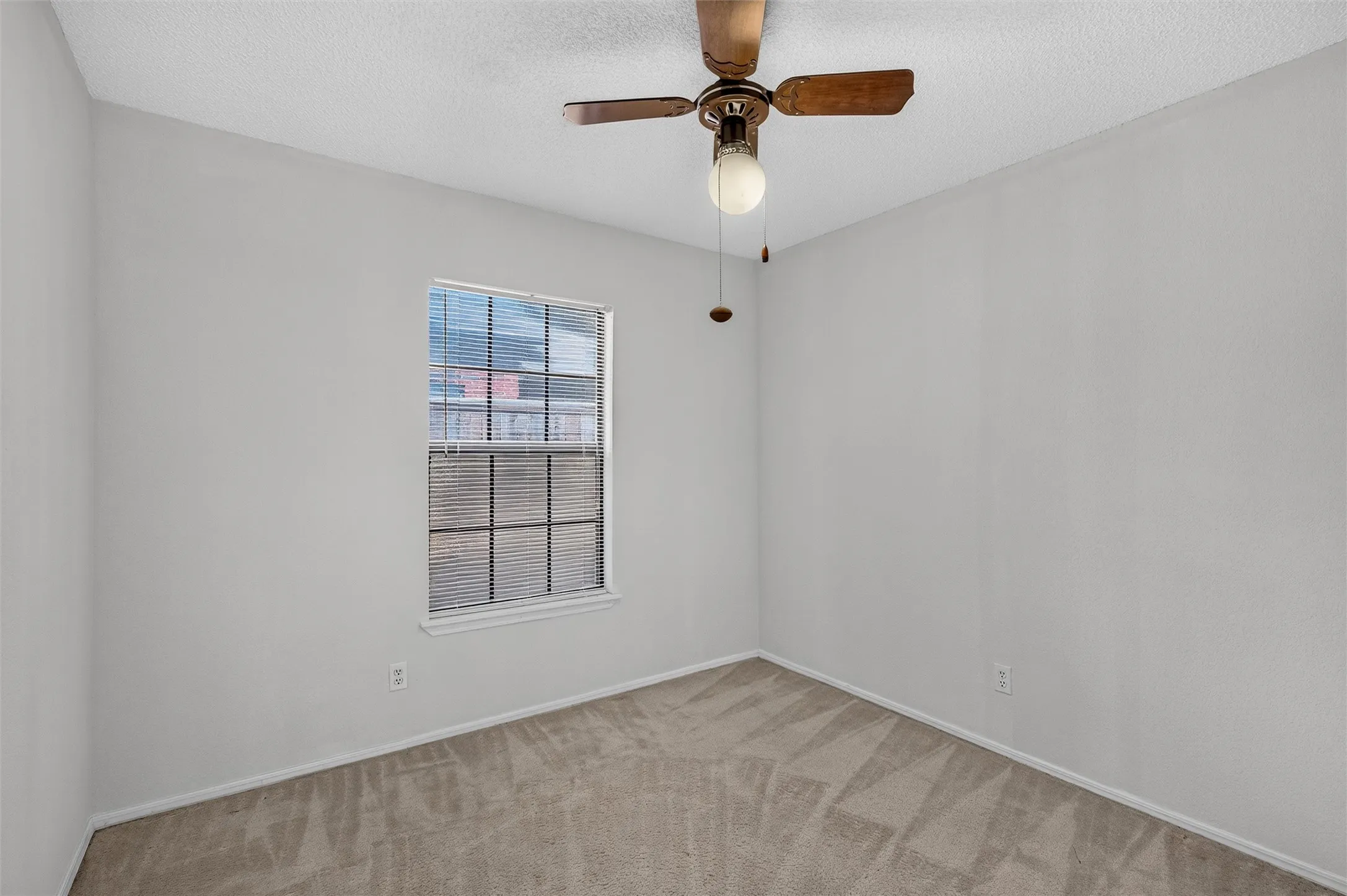Single Family Residence For Sale in Denton County , 978 Downey Drive, Lewisville, Texas 75067, 3 Bedroom, 2 Bathroom, 2 Garage spaces, 1,935 Sqft, built in 1986, mls#21339739, Real Estate Agent in Lewisville, Homes For Sale in Denton county, Homes For Sale in Lewisville, Realtor in Lewisville Texas, Real Estate Brokerage Independent Realty Texas, Luminita Cordes Realtor