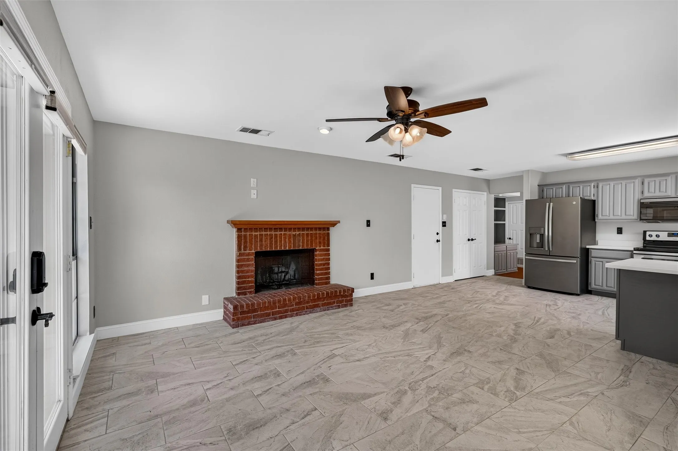 Single Family Residence For Sale in Denton County , 978 Downey Drive, Lewisville, Texas 75067, 3 Bedroom, 2 Bathroom, 2 Garage spaces, 1,935 Sqft, built in 1986, mls#21339739, Real Estate Agent in Lewisville, Homes For Sale in Denton county, Homes For Sale in Lewisville, Realtor in Lewisville Texas, Real Estate Brokerage Independent Realty Texas, Luminita Cordes Realtor