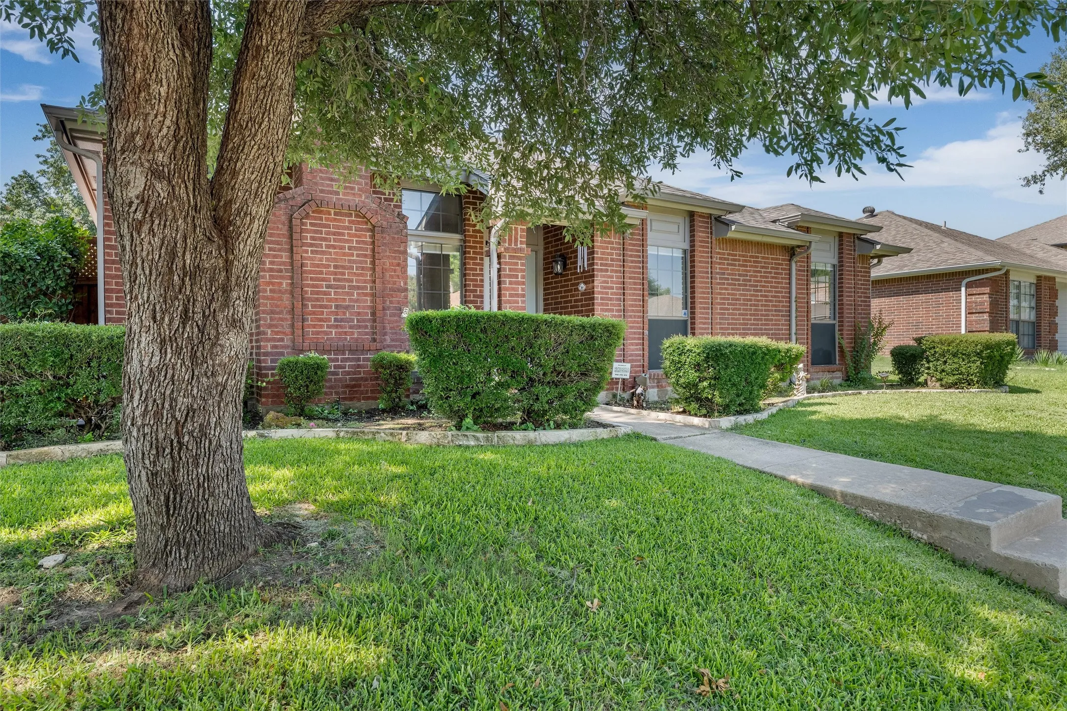 Single Family Residence For Sale in Denton County , 978 Downey Drive, Lewisville, Texas 75067, 3 Bedroom, 2 Bathroom, 2 Garage spaces, 1,935 Sqft, built in 1986, mls#21339739, Real Estate Agent in Lewisville, Homes For Sale in Denton county, Homes For Sale in Lewisville, Realtor in Lewisville Texas, Real Estate Brokerage Independent Realty Texas, Luminita Cordes Realtor