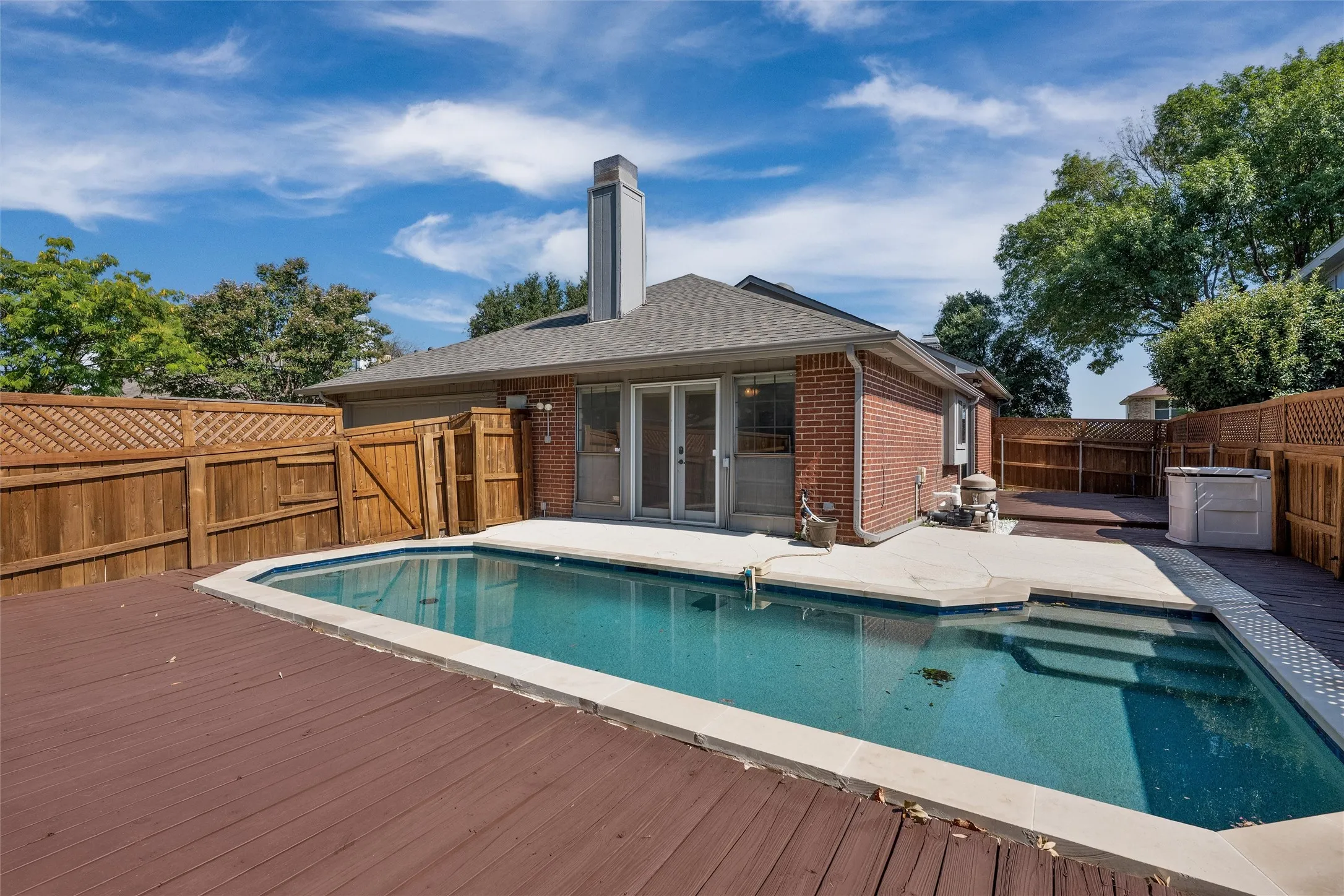Single Family Residence For Sale in Denton County , 978 Downey Drive, Lewisville, Texas 75067, 3 Bedroom, 2 Bathroom, 2 Garage spaces, 1,935 Sqft, built in 1986, mls#21339739, Real Estate Agent in Lewisville, Homes For Sale in Denton county, Homes For Sale in Lewisville, Realtor in Lewisville Texas, Real Estate Brokerage Independent Realty Texas, Luminita Cordes Realtor