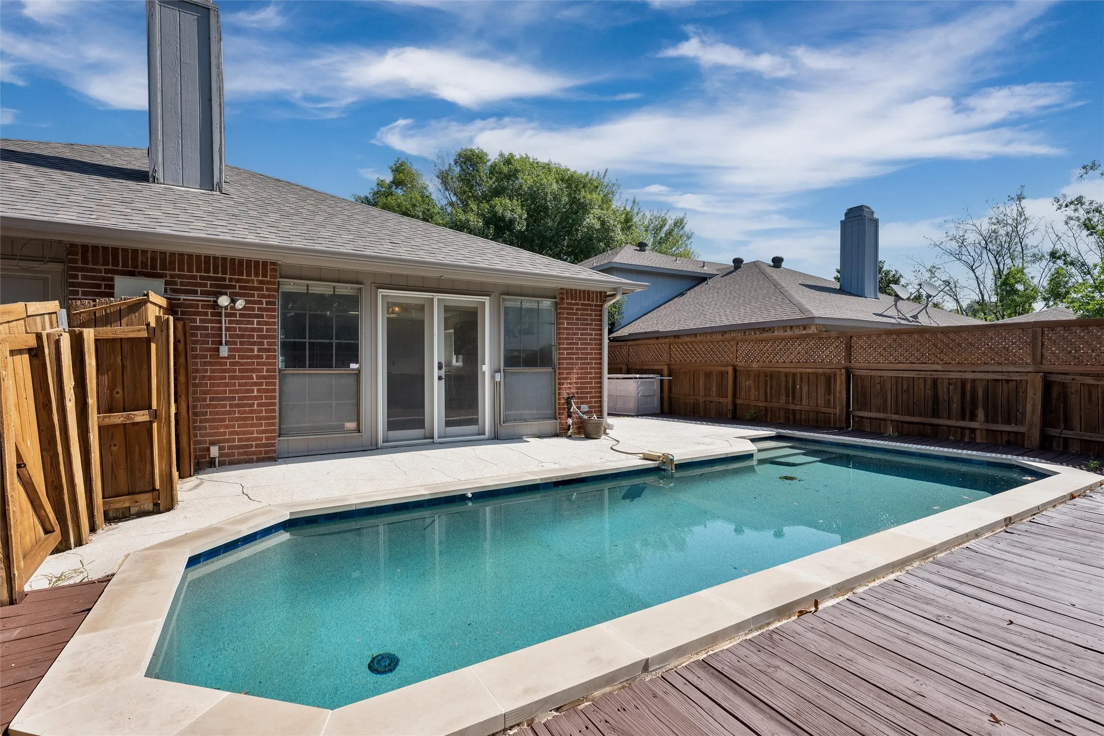 Single Family Residence For Sale in Denton County , 978 Downey Drive, Lewisville, Texas 75067, 3 Bedroom, 2 Bathroom, 2 Garage spaces, 1,935 Sqft, built in 1986, mls#21339739, Real Estate Agent in Lewisville, Homes For Sale in Denton county, Homes For Sale in Lewisville, Realtor in Lewisville Texas, Real Estate Brokerage Independent Realty Texas, Luminita Cordes Realtor