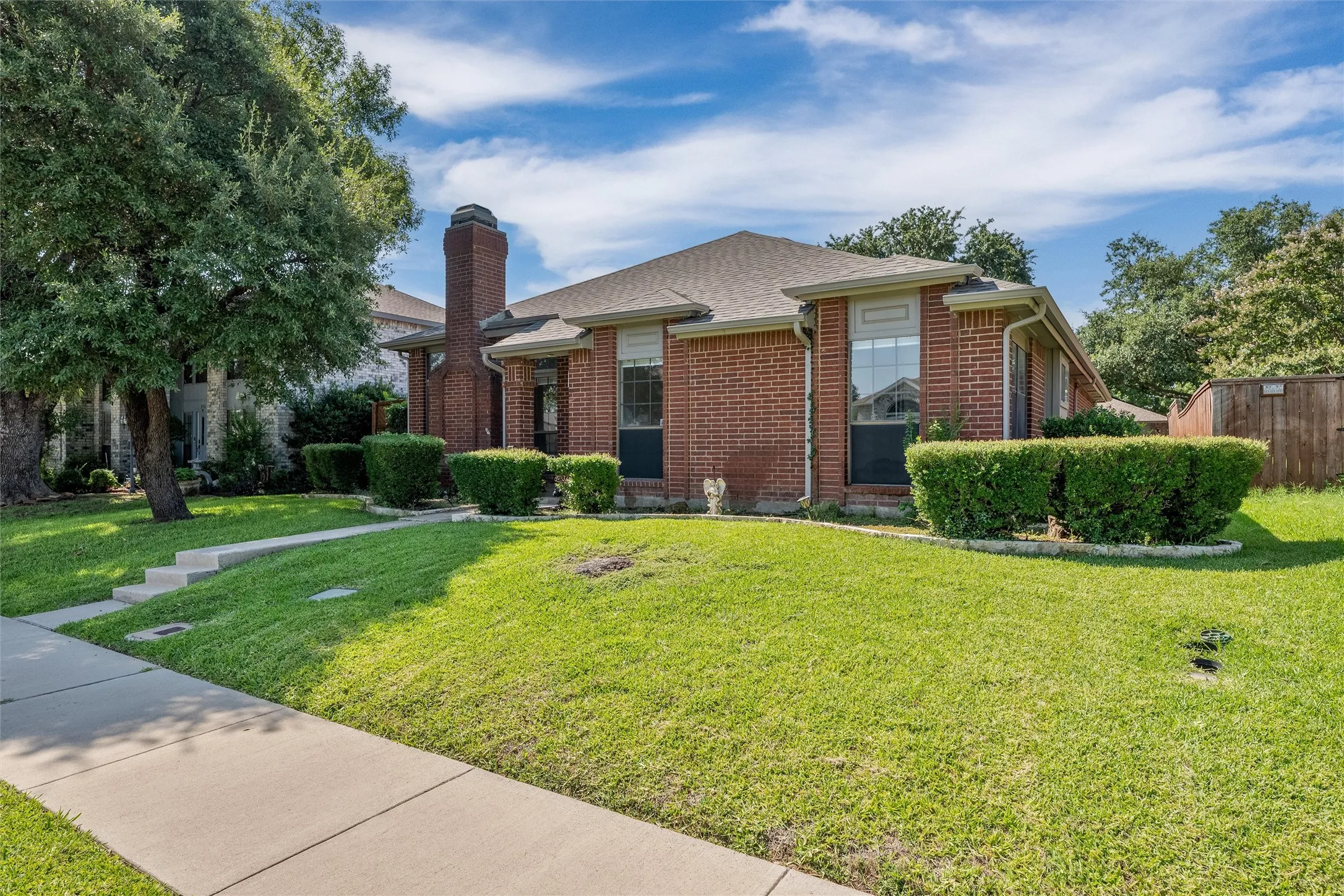 Single Family Residence For Sale in Denton County , 978 Downey Drive, Lewisville, Texas 75067, 3 Bedroom, 2 Bathroom, 2 Garage spaces, 1,935 Sqft, built in 1986, mls#21339739, Real Estate Agent in Lewisville, Homes For Sale in Denton county, Homes For Sale in Lewisville, Realtor in Lewisville Texas, Real Estate Brokerage Independent Realty Texas, Luminita Cordes Realtor