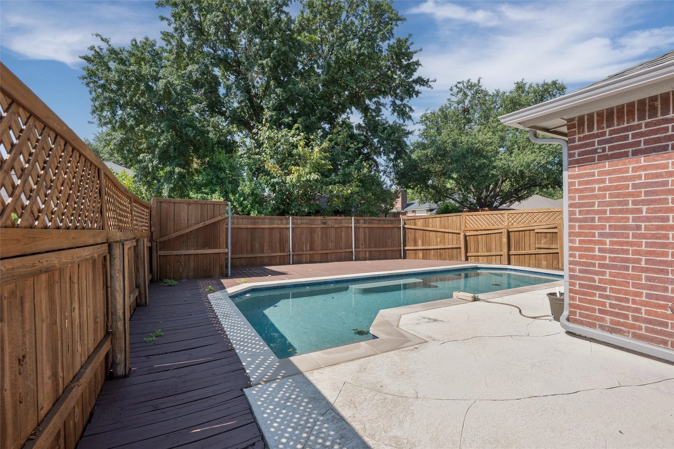 Single Family Residence For Sale in Denton County , 978 Downey Drive, Lewisville, Texas 75067, 3 Bedroom, 2 Bathroom, 2 Garage spaces, 1,935 Sqft, built in 1986, mls#21339739, Real Estate Agent in Lewisville, Homes For Sale in Denton county, Homes For Sale in Lewisville, Realtor in Lewisville Texas, Real Estate Brokerage Independent Realty Texas, Luminita Cordes Realtor