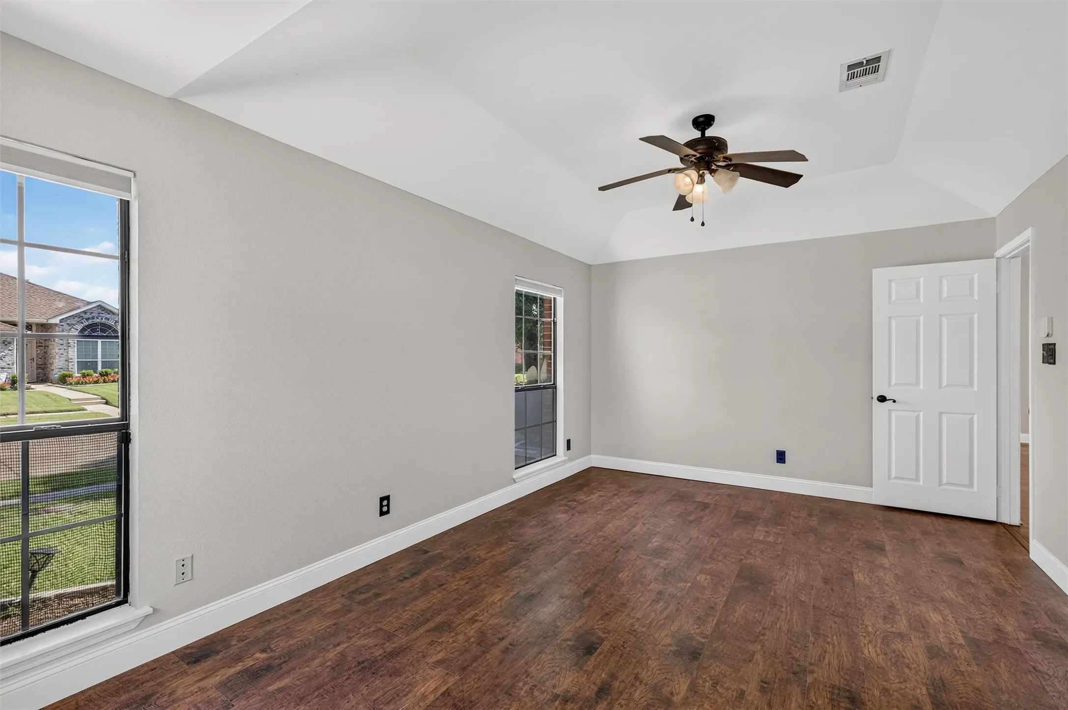 Single Family Residence For Sale in Denton County , 978 Downey Drive, Lewisville, Texas 75067, 3 Bedroom, 2 Bathroom, 2 Garage spaces, 1,935 Sqft, built in 1986, mls#21339739, Real Estate Agent in Lewisville, Homes For Sale in Denton county, Homes For Sale in Lewisville, Realtor in Lewisville Texas, Real Estate Brokerage Independent Realty Texas, Luminita Cordes Realtor