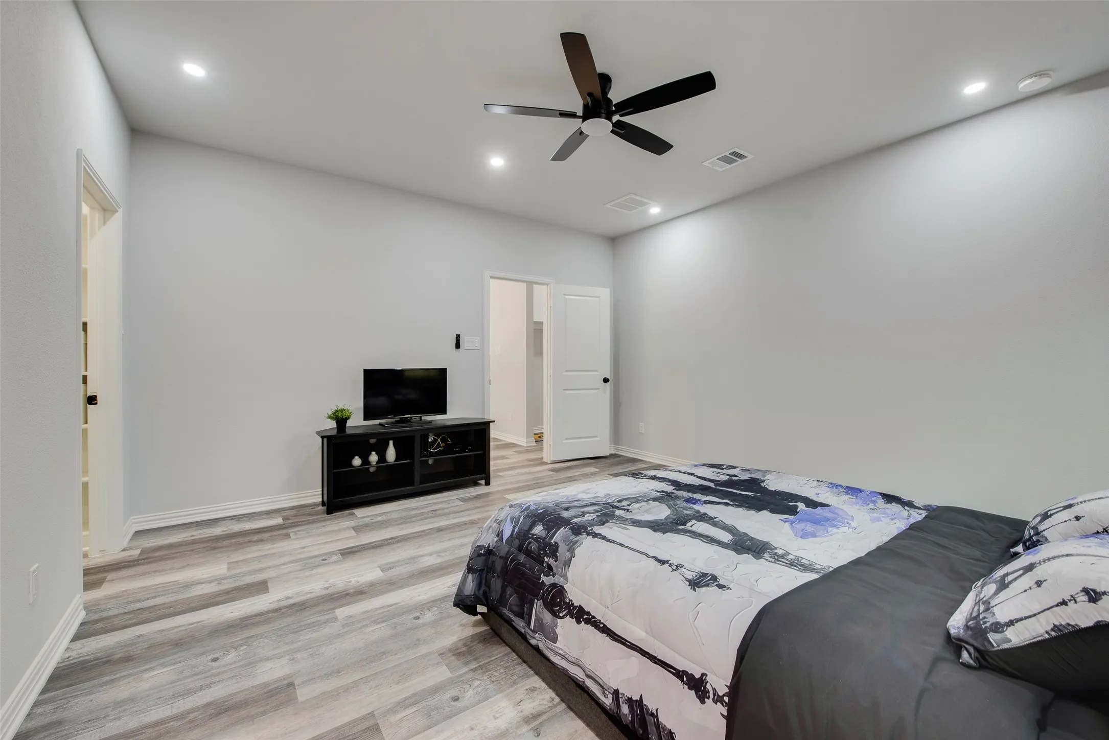 Single Family Residence For Sale in Dallas County , 4212 Balch Drive, Dallas, Texas 75216, 5 Bedroom, 3 Bathroom, 2 Garage spaces, 2,100 Sqft, built in 2026, mls#21343096, Real Estate Agent in Dallas, Homes For Sale in Dallas county, Homes For Sale in Dallas, Realtor in Dallas Texas, Real Estate Brokerage Independent Realty Texas, Luminita Cordes Realtor