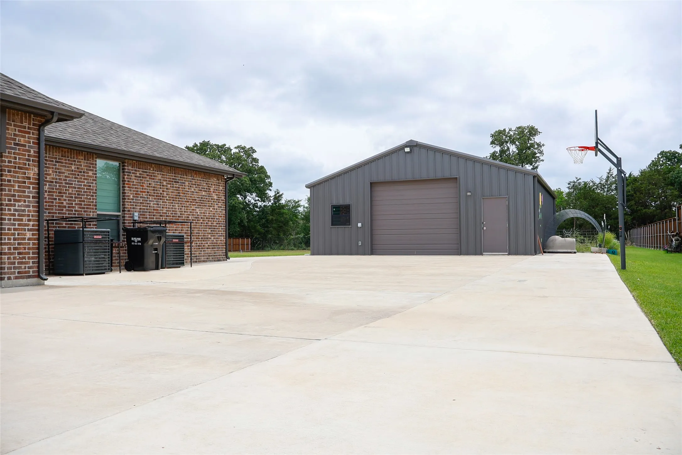 Single Family Residence For Sale in Kaufman County , 18144 Osage Lane, Terrell, Texas 75160, 4 Bedrooms, 3 Bathrooms, 3 Garage spaces, 3,215 Sqft, built in 2024, Price $729,000, mls#21345220, Real Estate Agent in Terrell, Homes For Sale in Kaufman county, Homes For Sale in Terrell, Realtor in Terrell Texas, Real Estate Brokerage Independent Realty Texas, Luminita Cordes Realtor