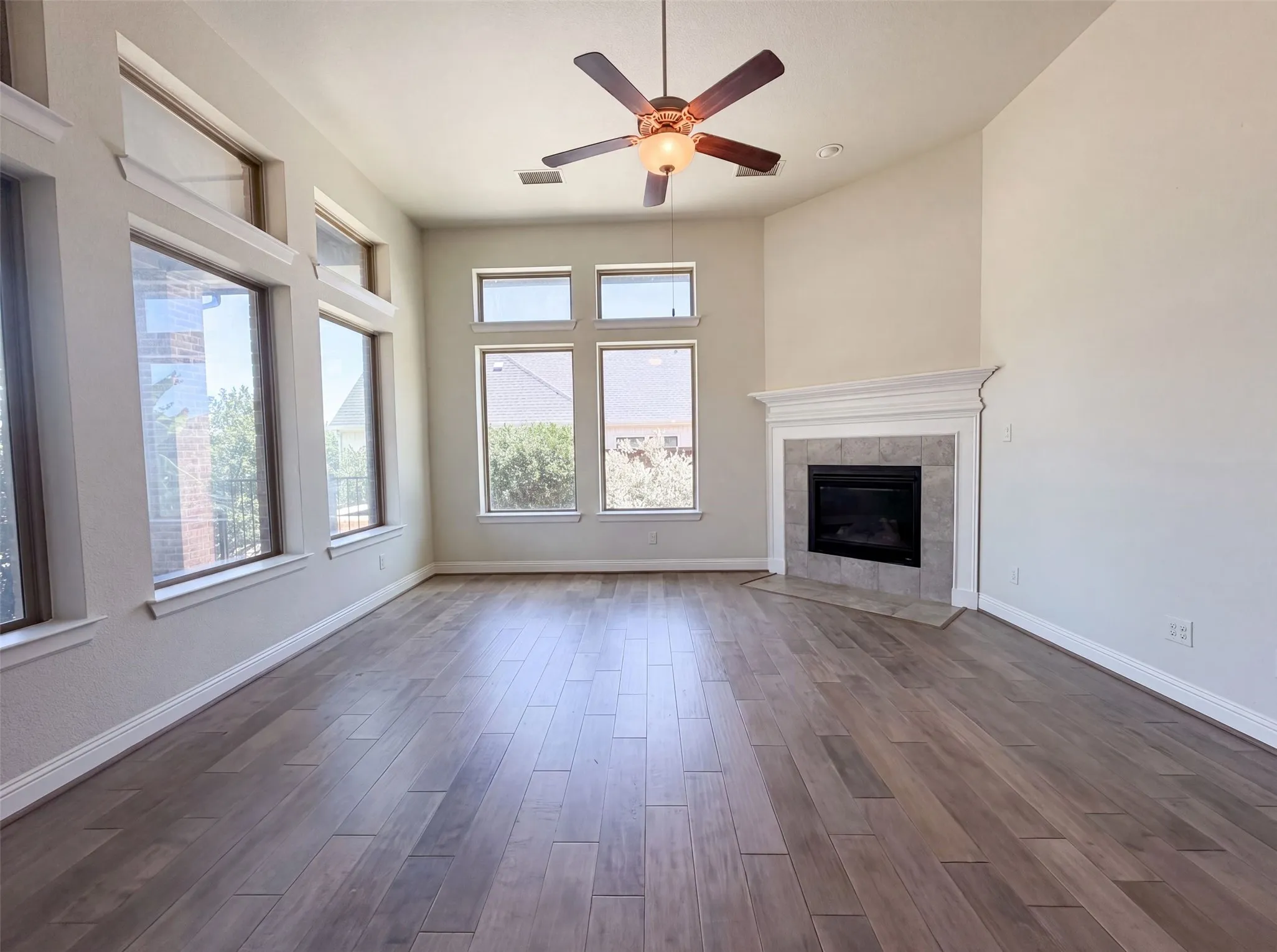 Single Family Residence For Sale in Parker County , 1901 Crested Ridge Road, Fort Worth, Texas 76008, 4 Bedroom, 3 Bathroom, 2 Garage spaces, 3,019 Sqft, built in 2018, mls#21345222, Real Estate Agent in Fort Worth, Homes For Sale in Parker county, Homes For Sale in Fort Worth, Realtor in Fort Worth Texas, Real Estate Brokerage Independent Realty Texas, Luminita Cordes Realtor