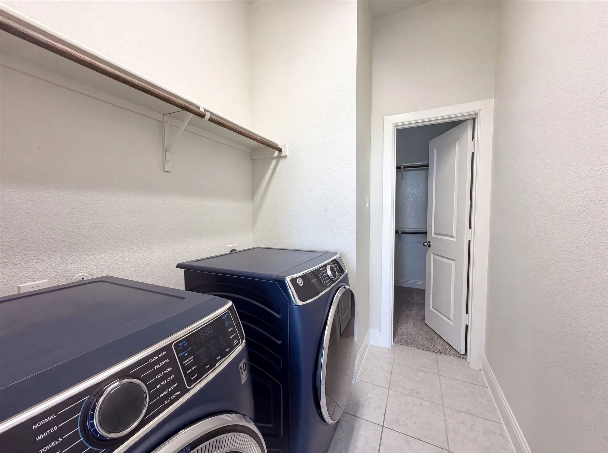 Single Family Residence For Sale in Parker County , 1901 Crested Ridge Road, Fort Worth, Texas 76008, 4 Bedroom, 3 Bathroom, 2 Garage spaces, 3,019 Sqft, built in 2018, mls#21345222, Real Estate Agent in Fort Worth, Homes For Sale in Parker county, Homes For Sale in Fort Worth, Realtor in Fort Worth Texas, Real Estate Brokerage Independent Realty Texas, Luminita Cordes Realtor