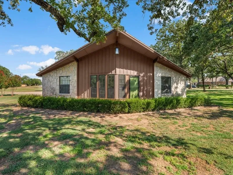 Single Family Residence For Sale in Parker County , 474 Trussell Drive, Springtown, Texas 76082, 3 Bedroom, 2 Bathroom, Garage spaces, 1,534 Sqft, built in 1978, mls#21345204, Real Estate Agent in Springtown, Homes For Sale in Parker county, Homes For Sale in Springtown, Realtor in Springtown Texas, Real Estate Brokerage Independent Realty Texas, Luminita Cordes Realtor