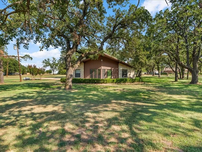 Single Family Residence For Sale in Parker County , 474 Trussell Drive, Springtown, Texas 76082, 3 Bedroom, 2 Bathroom, Garage spaces, 1,534 Sqft, built in 1978, mls#21345204, Real Estate Agent in Springtown, Homes For Sale in Parker county, Homes For Sale in Springtown, Realtor in Springtown Texas, Real Estate Brokerage Independent Realty Texas, Luminita Cordes Realtor