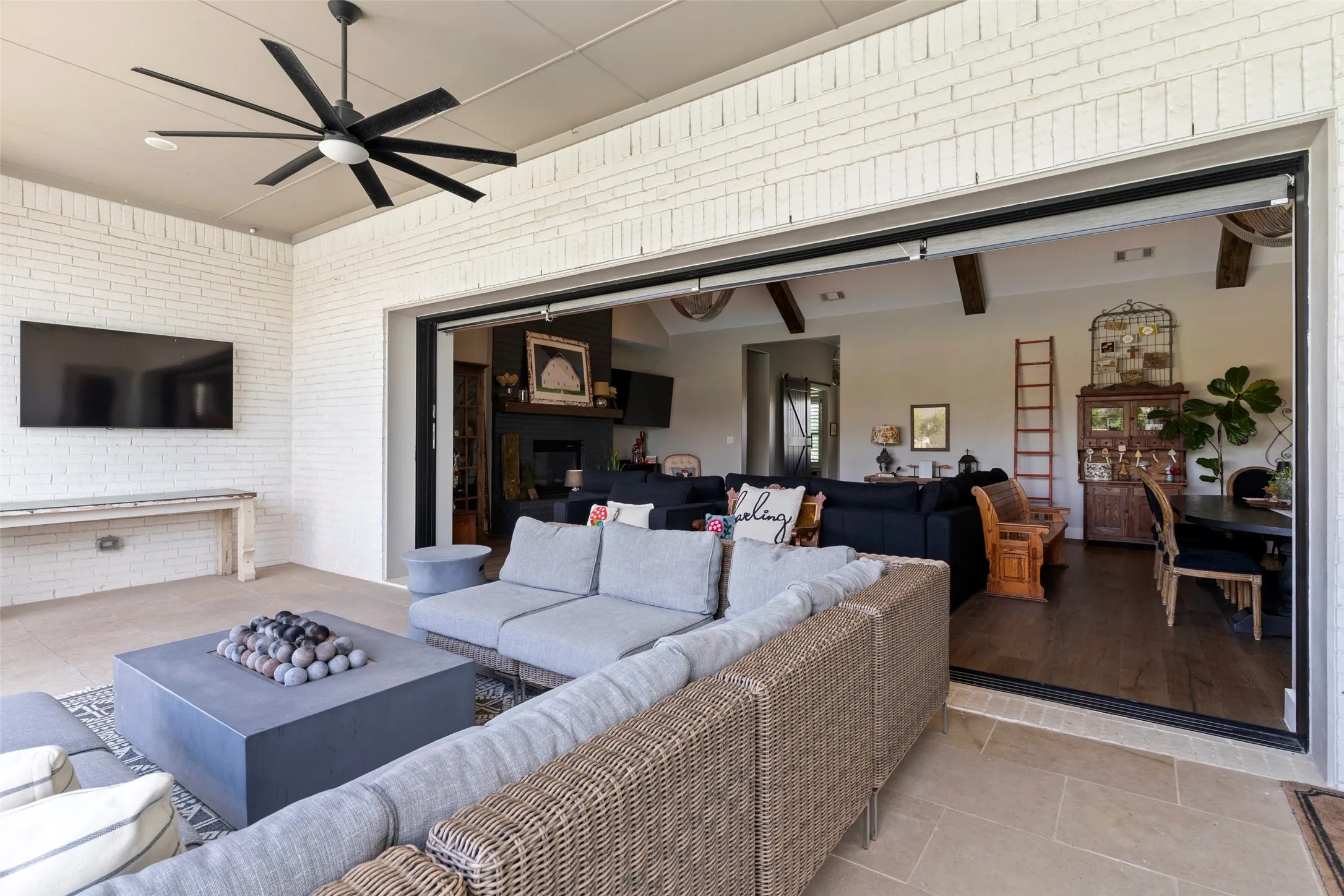Telescopic Sliding Doors disappear completely to eliminate the barrier between inside and outside.