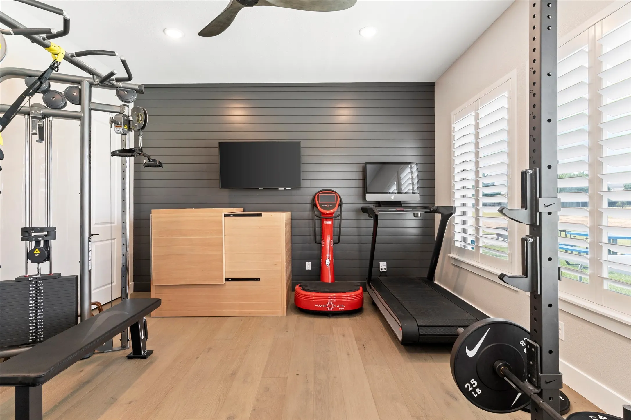Should you need a 6th bedroom you could add a wardrobe for extra closet space.  A murphy bed would provide a multi-purpose space as well.