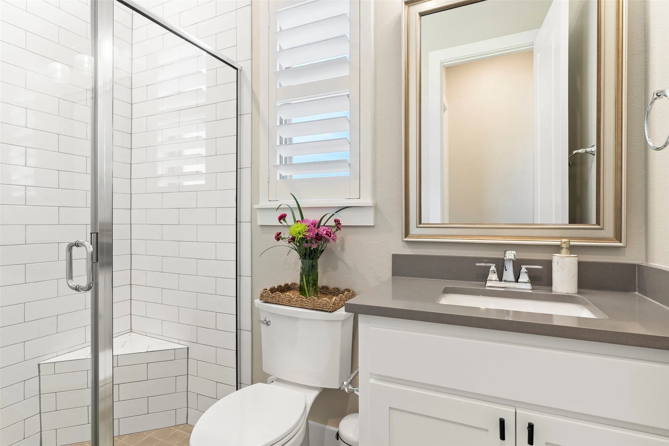 #4 Ensuite bath.