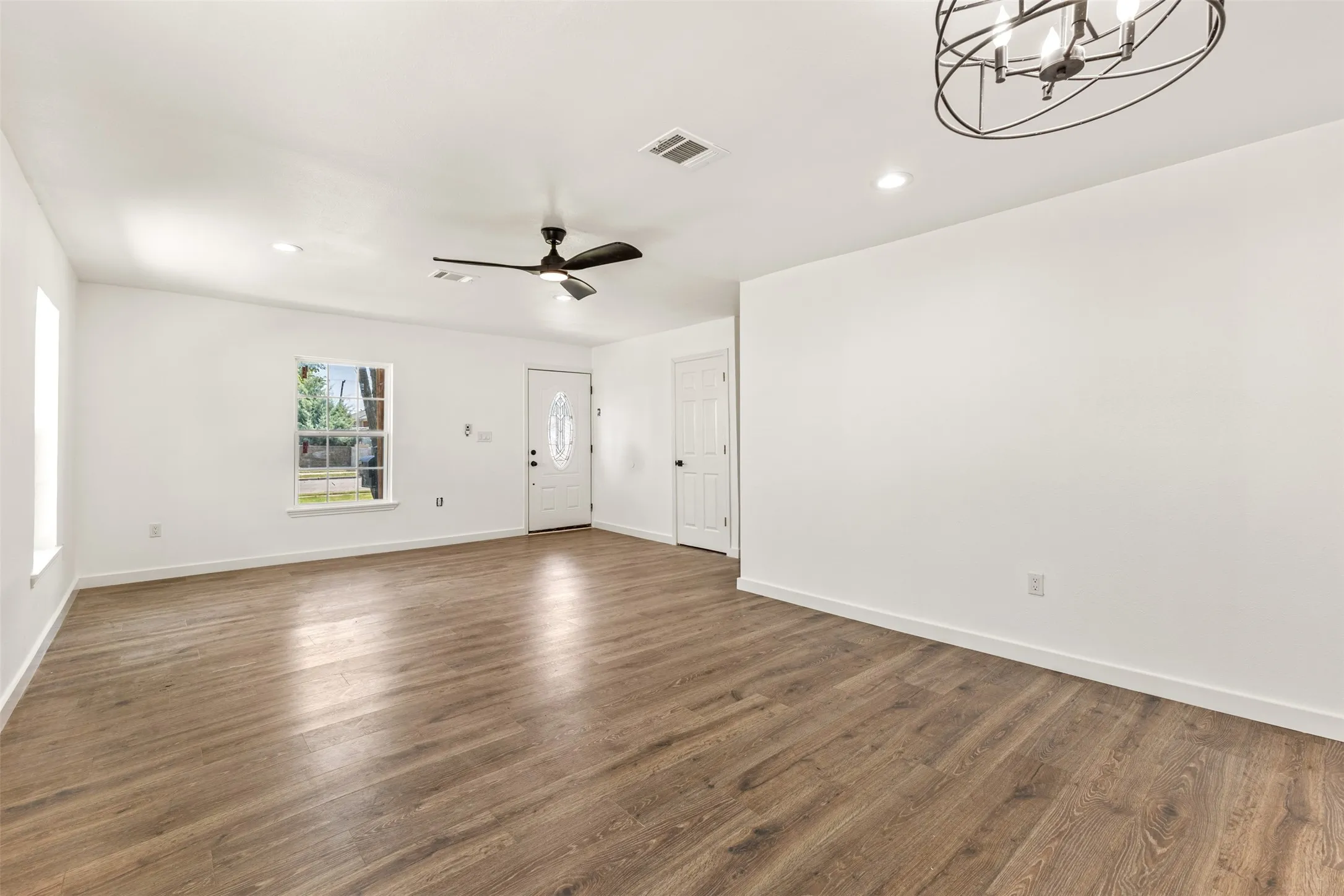 Single Family Residence For Sale in Dallas County , 2911 S Denley, Dallas, Texas 75216, 3 Bedroom, 2 Bathroom, Garage spaces, 1,425 Sqft, built in 1930, mls#21342341, Real Estate Agent in Dallas, Homes For Sale in Dallas county, Homes For Sale in Dallas, Realtor in Dallas Texas, Real Estate Brokerage Independent Realty Texas, Luminita Cordes Realtor