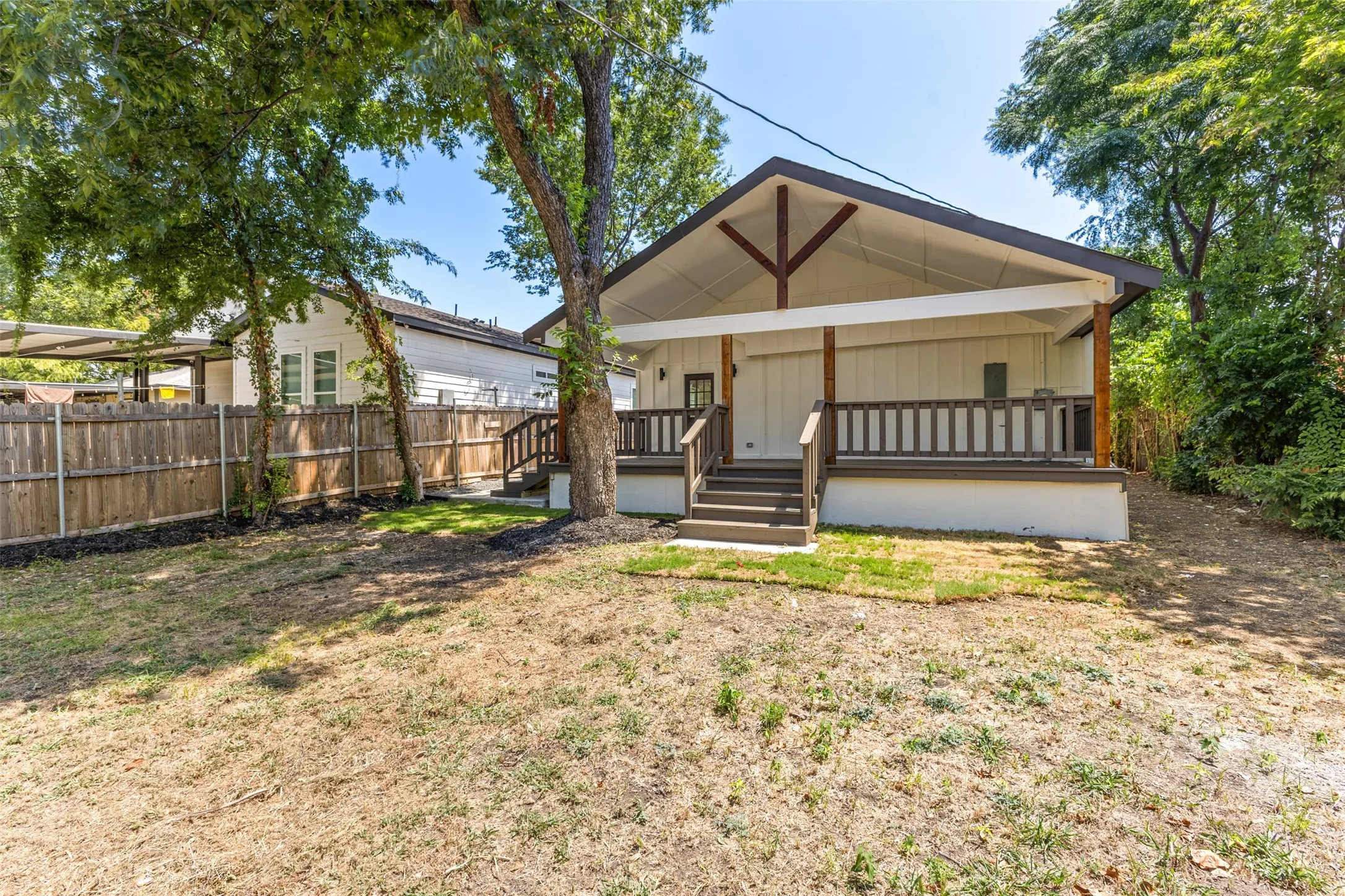 Single Family Residence For Sale in Dallas County , 2911 S Denley, Dallas, Texas 75216, 3 Bedroom, 2 Bathroom, Garage spaces, 1,425 Sqft, built in 1930, mls#21342341, Real Estate Agent in Dallas, Homes For Sale in Dallas county, Homes For Sale in Dallas, Realtor in Dallas Texas, Real Estate Brokerage Independent Realty Texas, Luminita Cordes Realtor