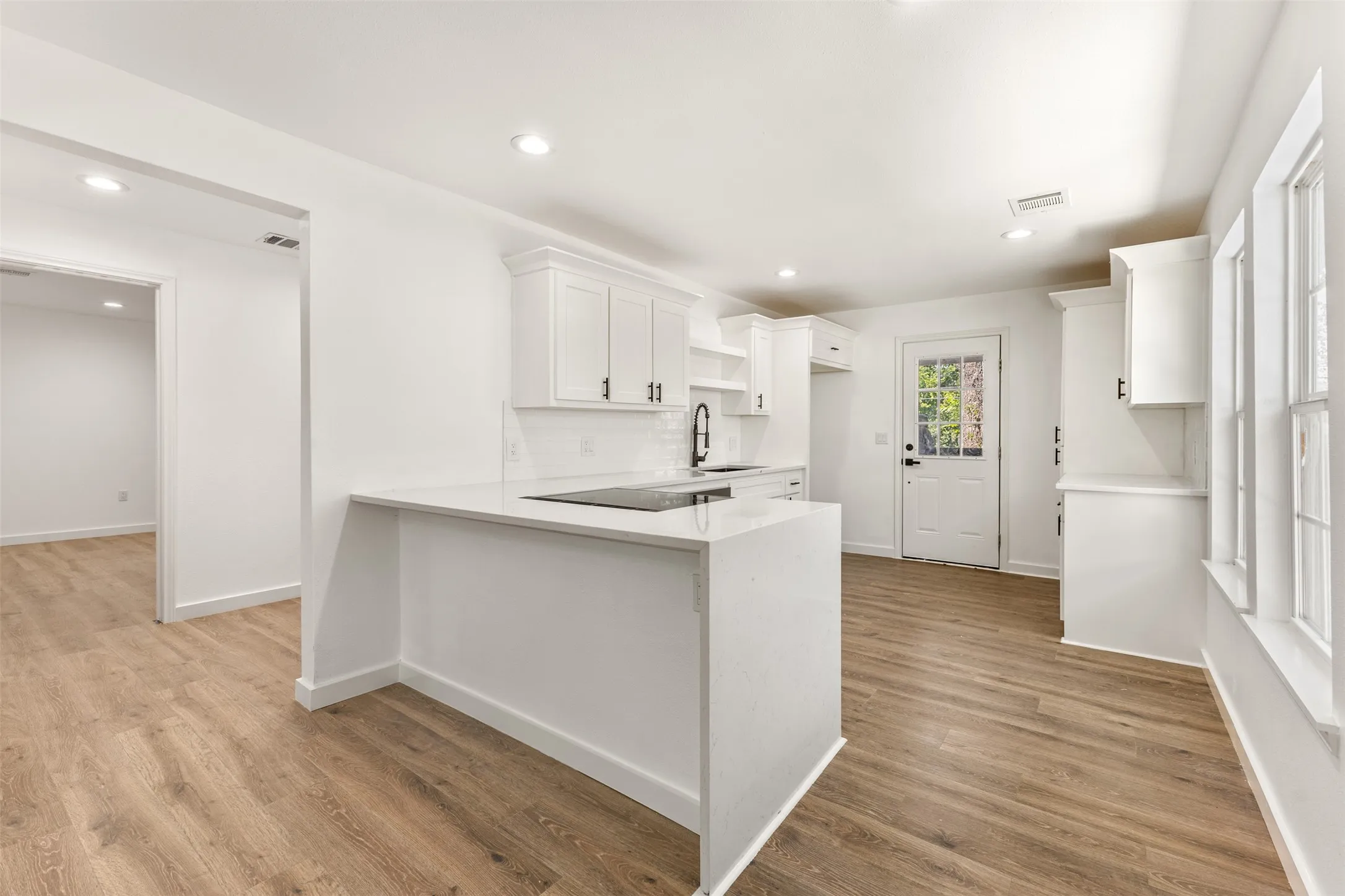Single Family Residence For Sale in Dallas County , 2911 S Denley, Dallas, Texas 75216, 3 Bedroom, 2 Bathroom, Garage spaces, 1,425 Sqft, built in 1930, mls#21342341, Real Estate Agent in Dallas, Homes For Sale in Dallas county, Homes For Sale in Dallas, Realtor in Dallas Texas, Real Estate Brokerage Independent Realty Texas, Luminita Cordes Realtor