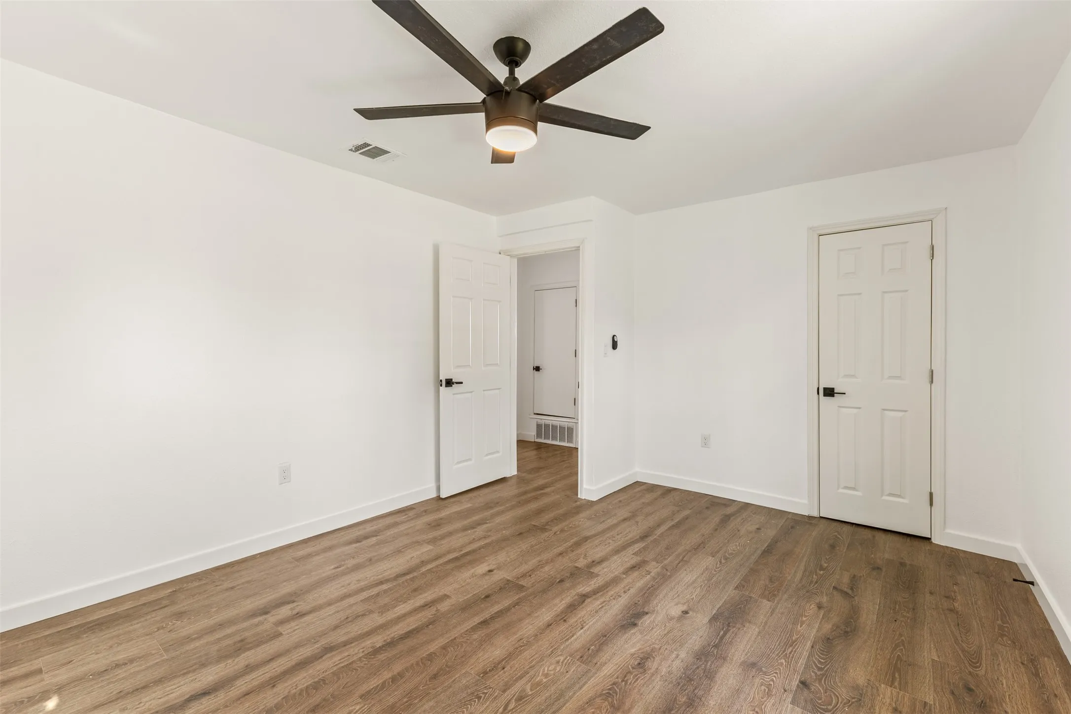 Single Family Residence For Sale in Dallas County , 2911 S Denley, Dallas, Texas 75216, 3 Bedroom, 2 Bathroom, Garage spaces, 1,425 Sqft, built in 1930, mls#21342341, Real Estate Agent in Dallas, Homes For Sale in Dallas county, Homes For Sale in Dallas, Realtor in Dallas Texas, Real Estate Brokerage Independent Realty Texas, Luminita Cordes Realtor